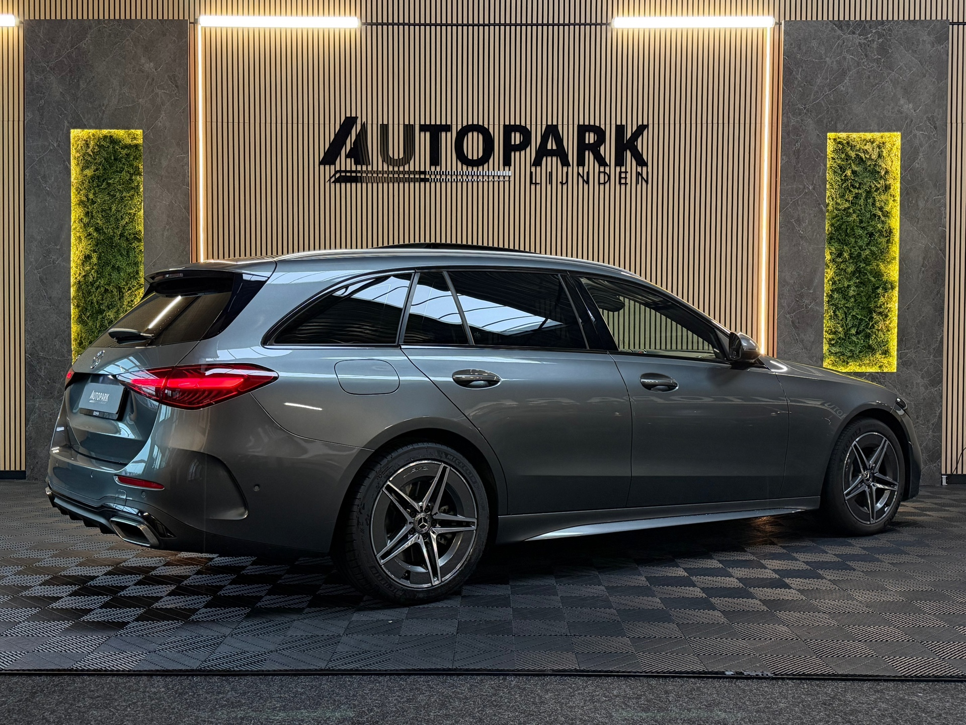 Foto van Mercedes-Benz C 300 E