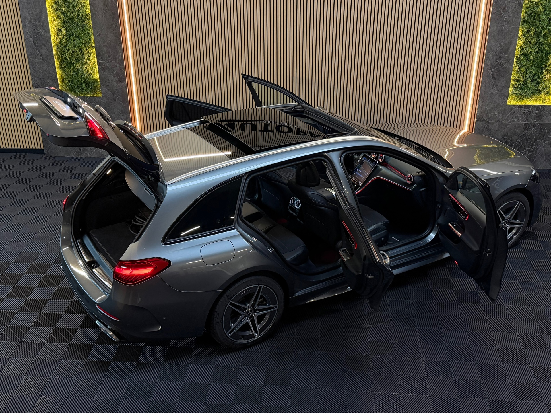 Foto van Mercedes-Benz C 300 E