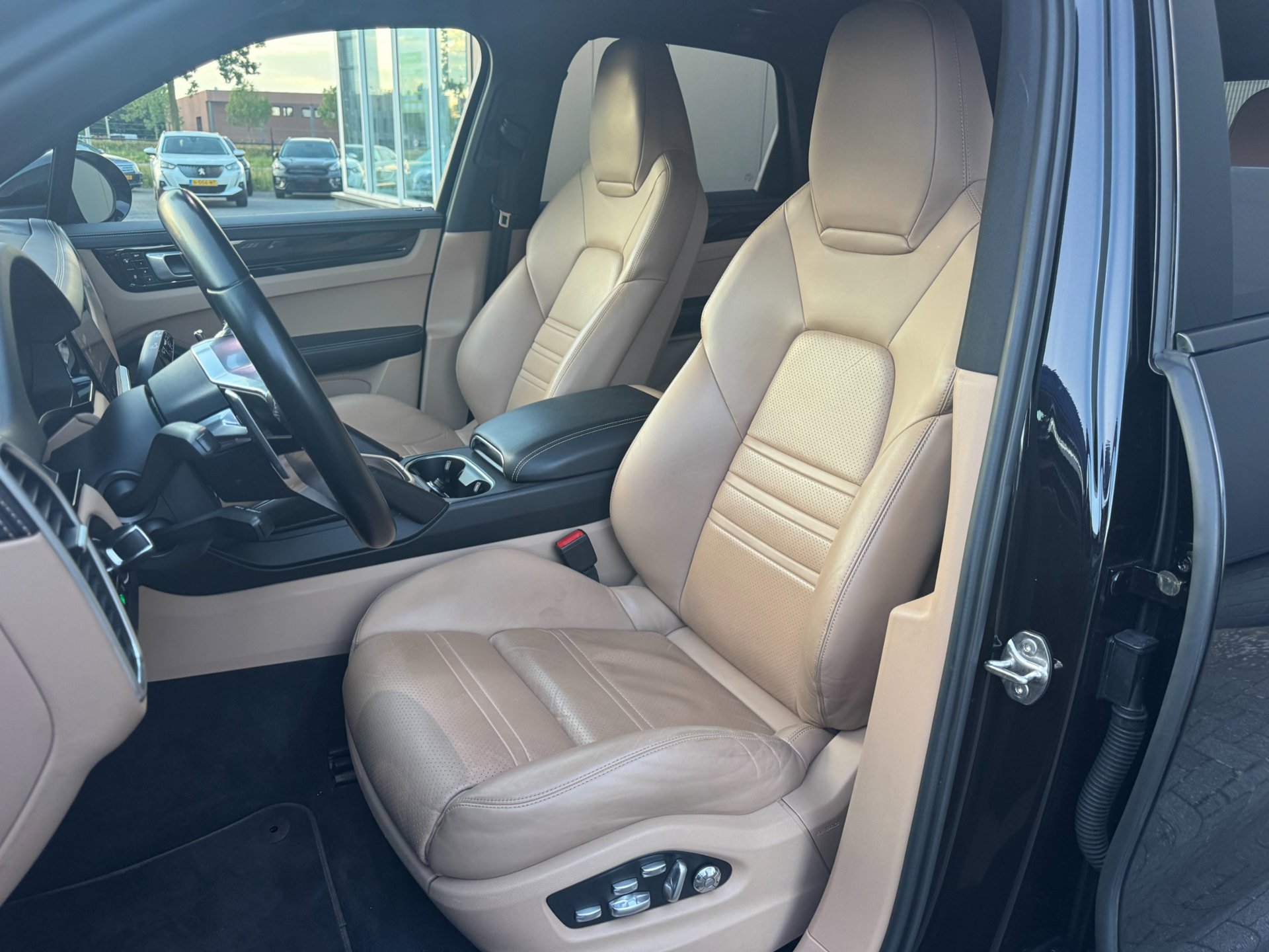 Foto van Porsche Cayenne E-hybrid