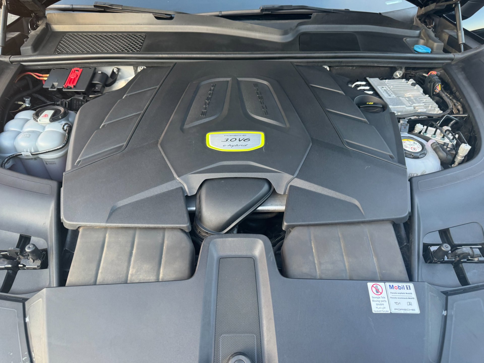 Foto van Porsche Cayenne E-hybrid