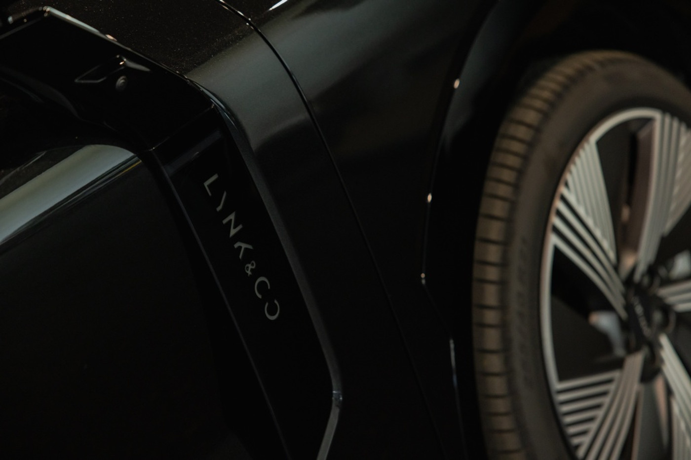 Foto van LYNK & Co 08