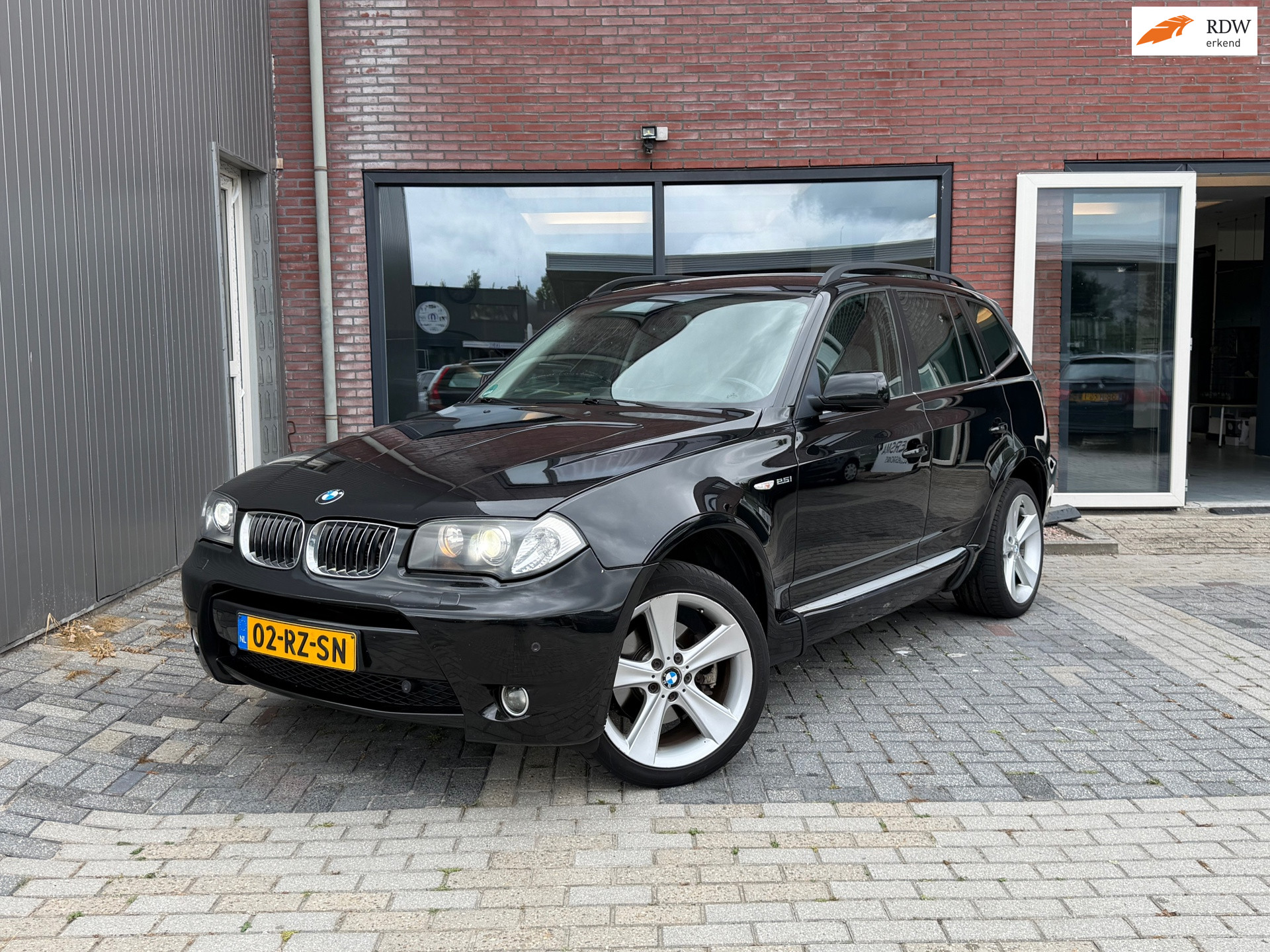 BMW X Reihe 2.5i High Executive | 05-2027 APK | AUTM | Trekhaak | Cruise | Clima | Leer | Stoelverwarming | PDC | Hooge instap | 2005 - voorkant