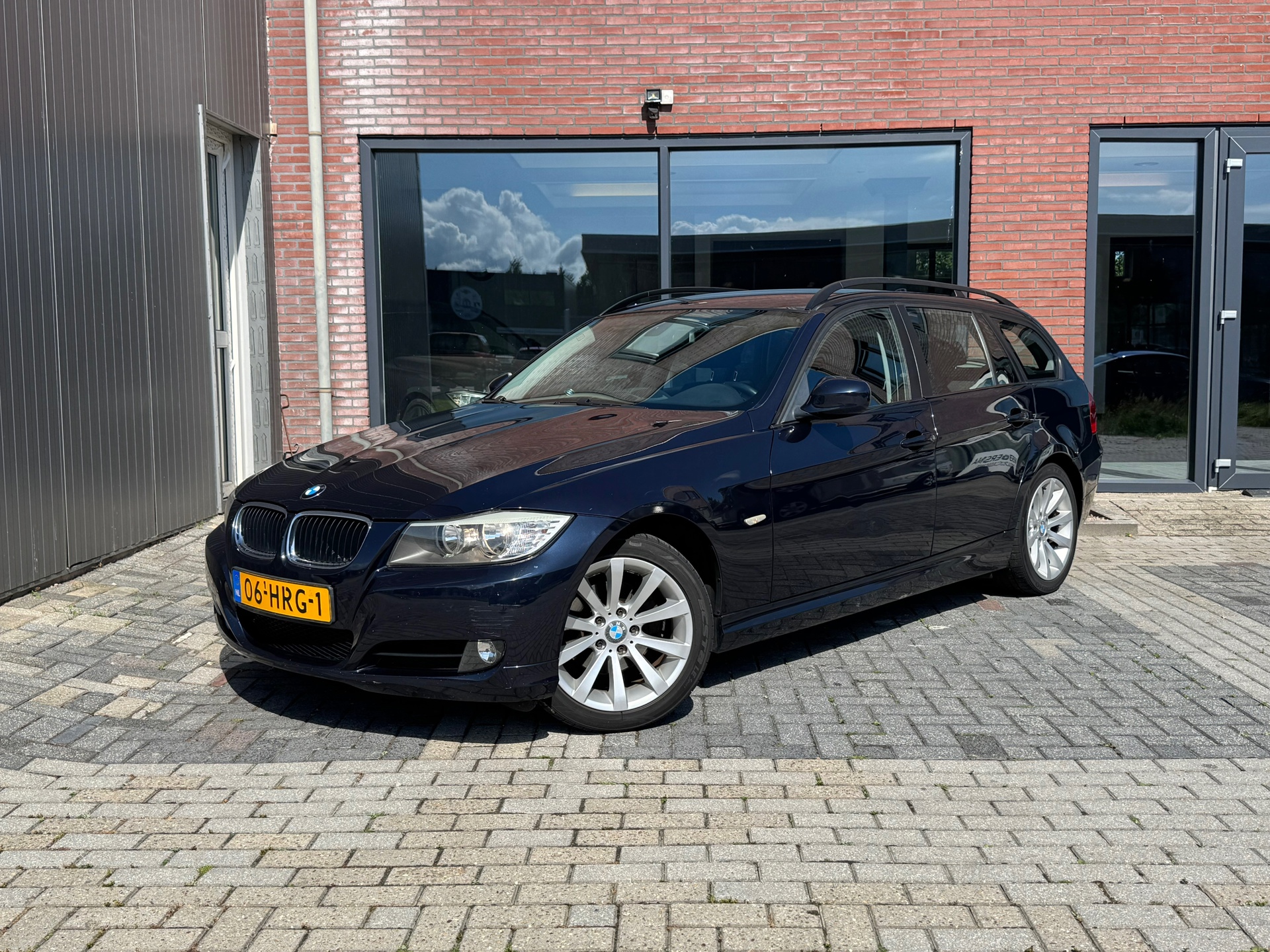 BMW 3er Reihe 318i Business Line LCI | NWE APK | Navi | Clima | Cruise | 2009 - voorkant