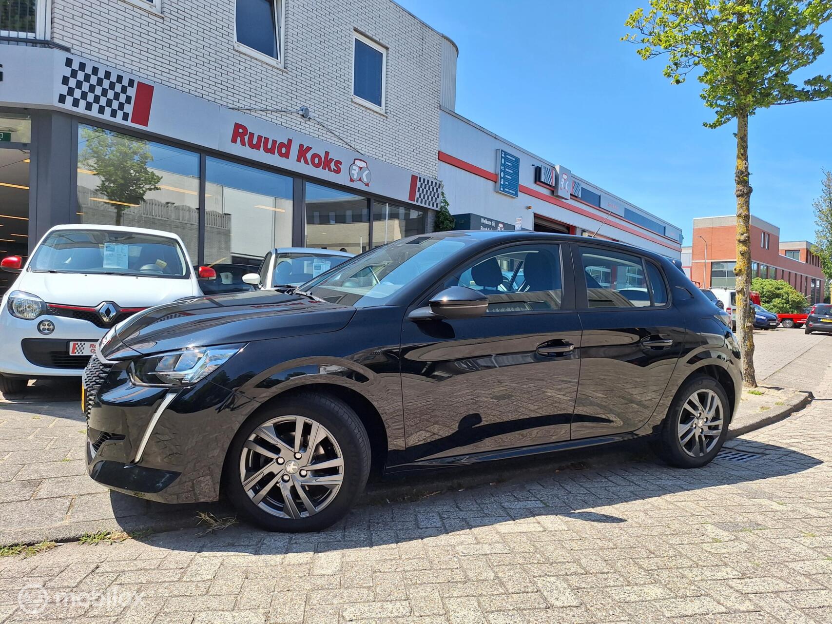 Peugeot 208 1.2 PURETECH ACTIVE PACK • ORIG NL • CARPLAY • 2023 - voorkant
