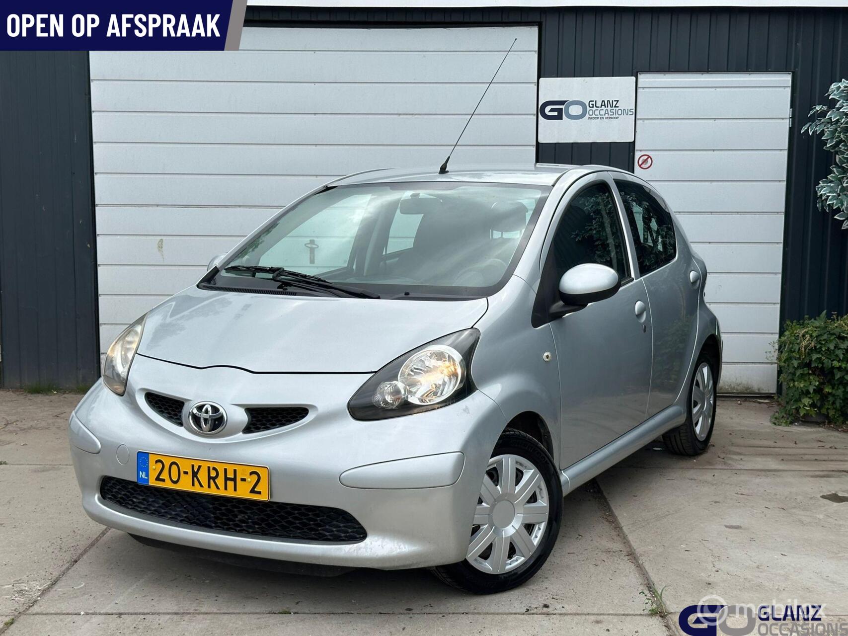 Toyota Toyota Aygo 1.0-12V Cool 2010 - voorkant