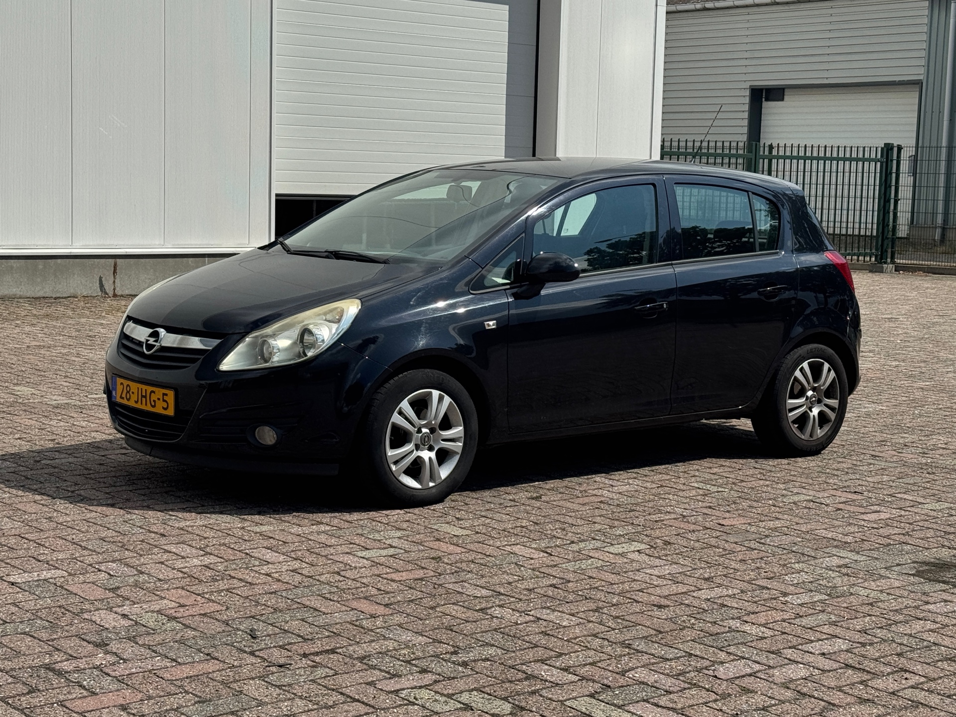 Opel Corsa 1.4-16V Edition 2009 - voorkant