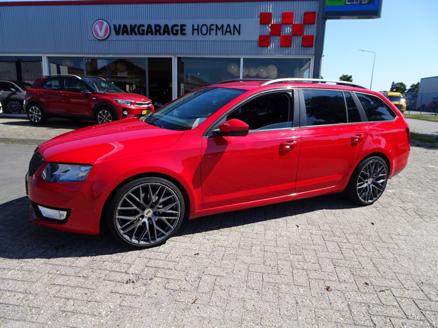 Skoda Octavia 1.2 TSI Grt Amb Bns ( schade) 2014 - voorkant