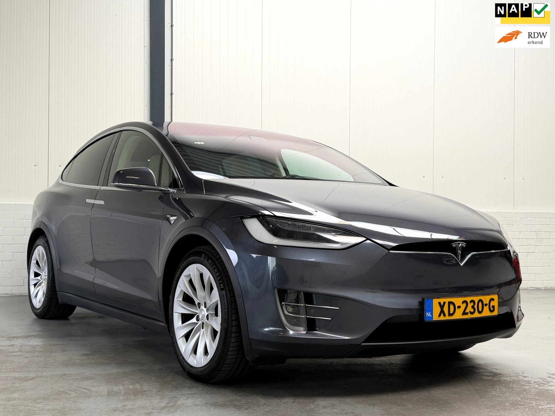 Tesla Model X 75D Base|Trekhaak|Stoel-stuurverwarming 2018 - voorkant