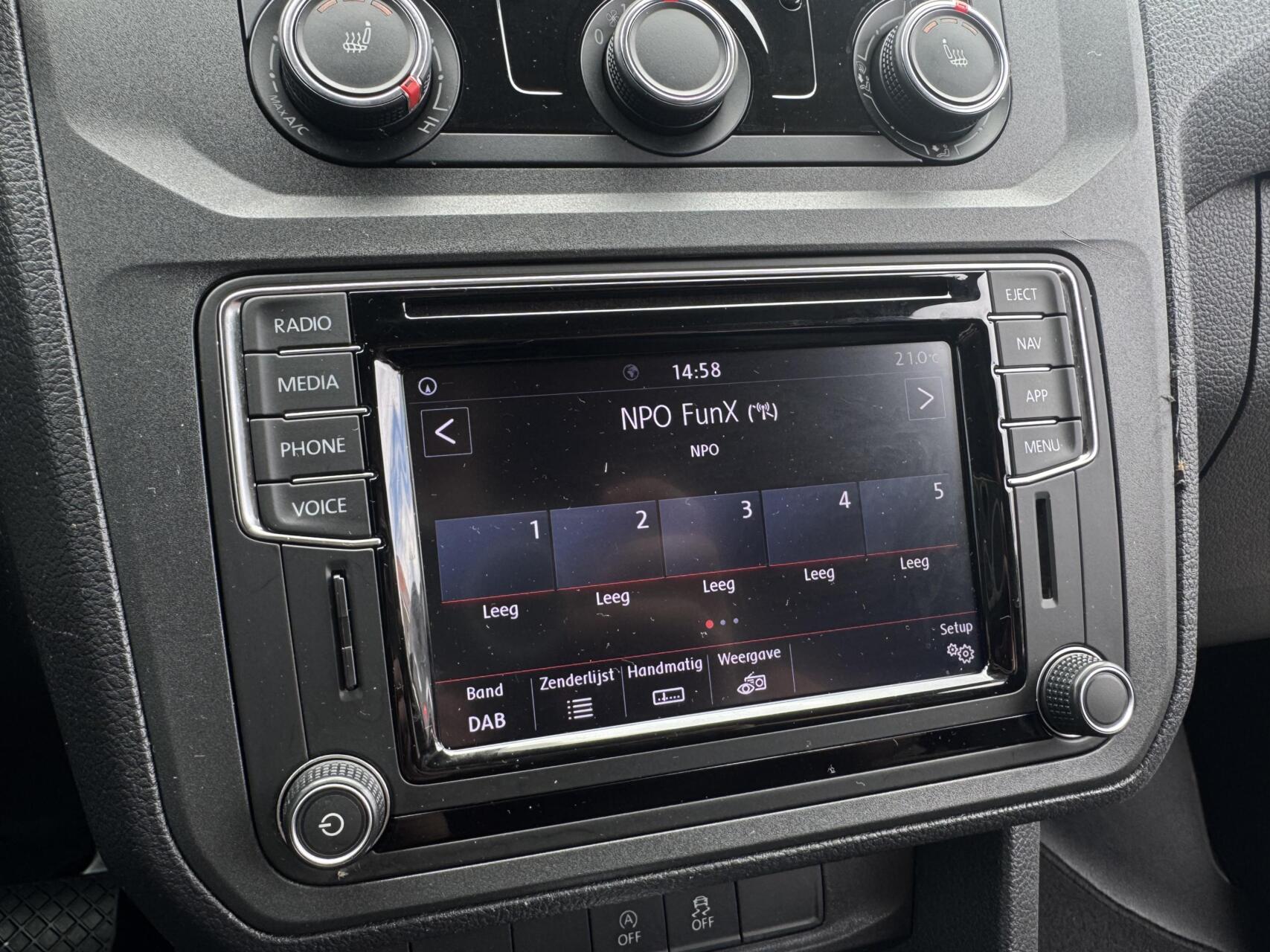 Foto van Volkswagen Caddy Modified Partition Wall