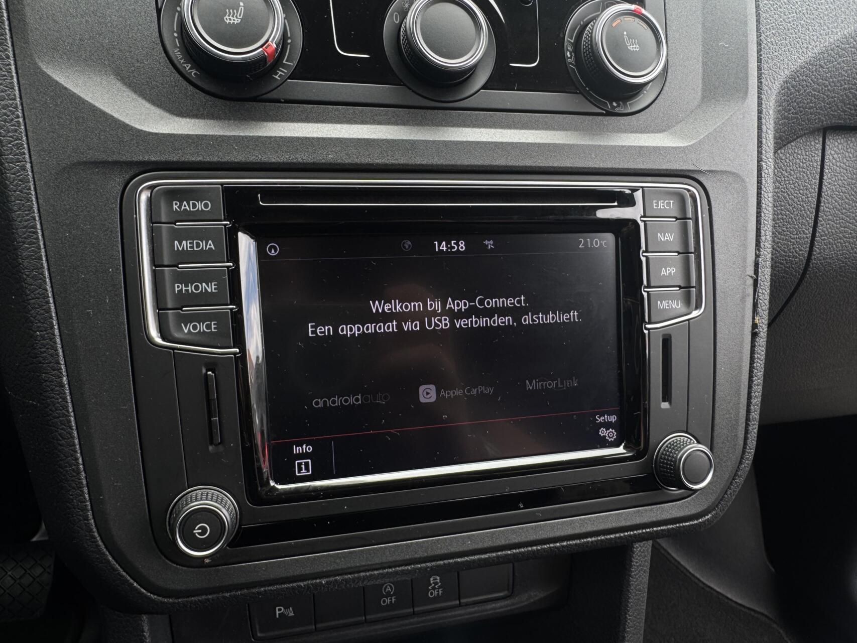 Foto van Volkswagen Caddy Modified Partition Wall