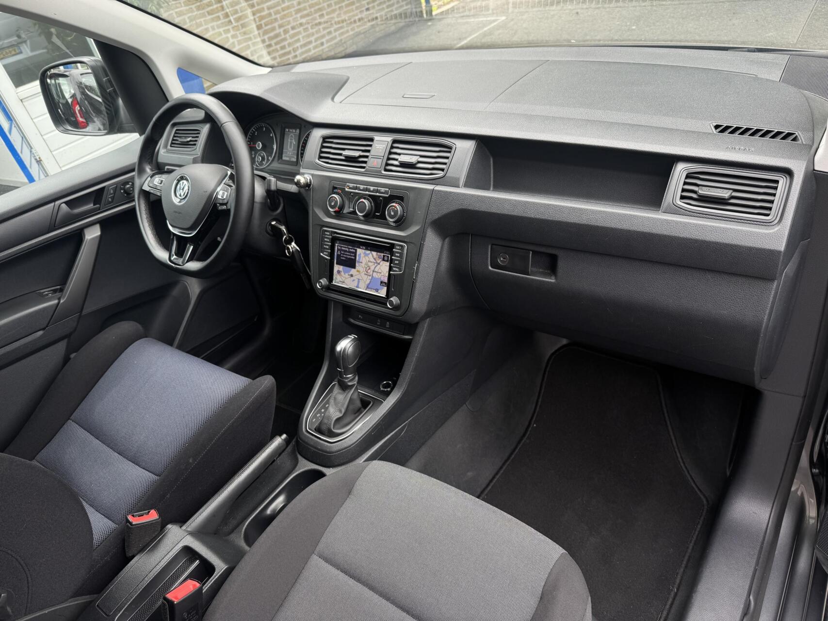 Foto van Volkswagen Caddy Modified Partition Wall