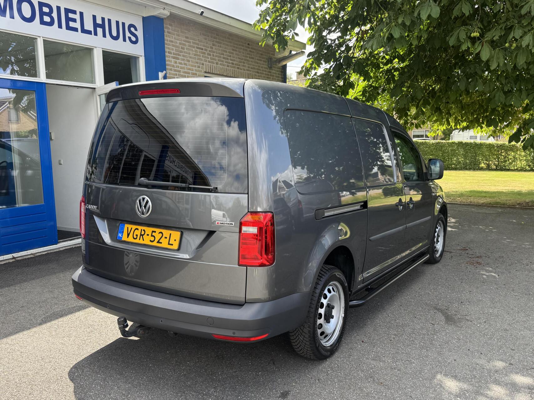 Foto van Volkswagen Caddy Modified Partition Wall