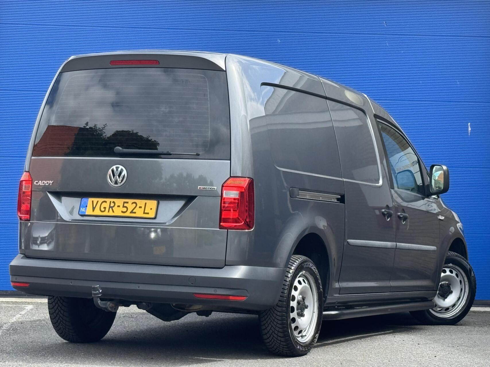 Foto van Volkswagen Caddy Modified Partition Wall