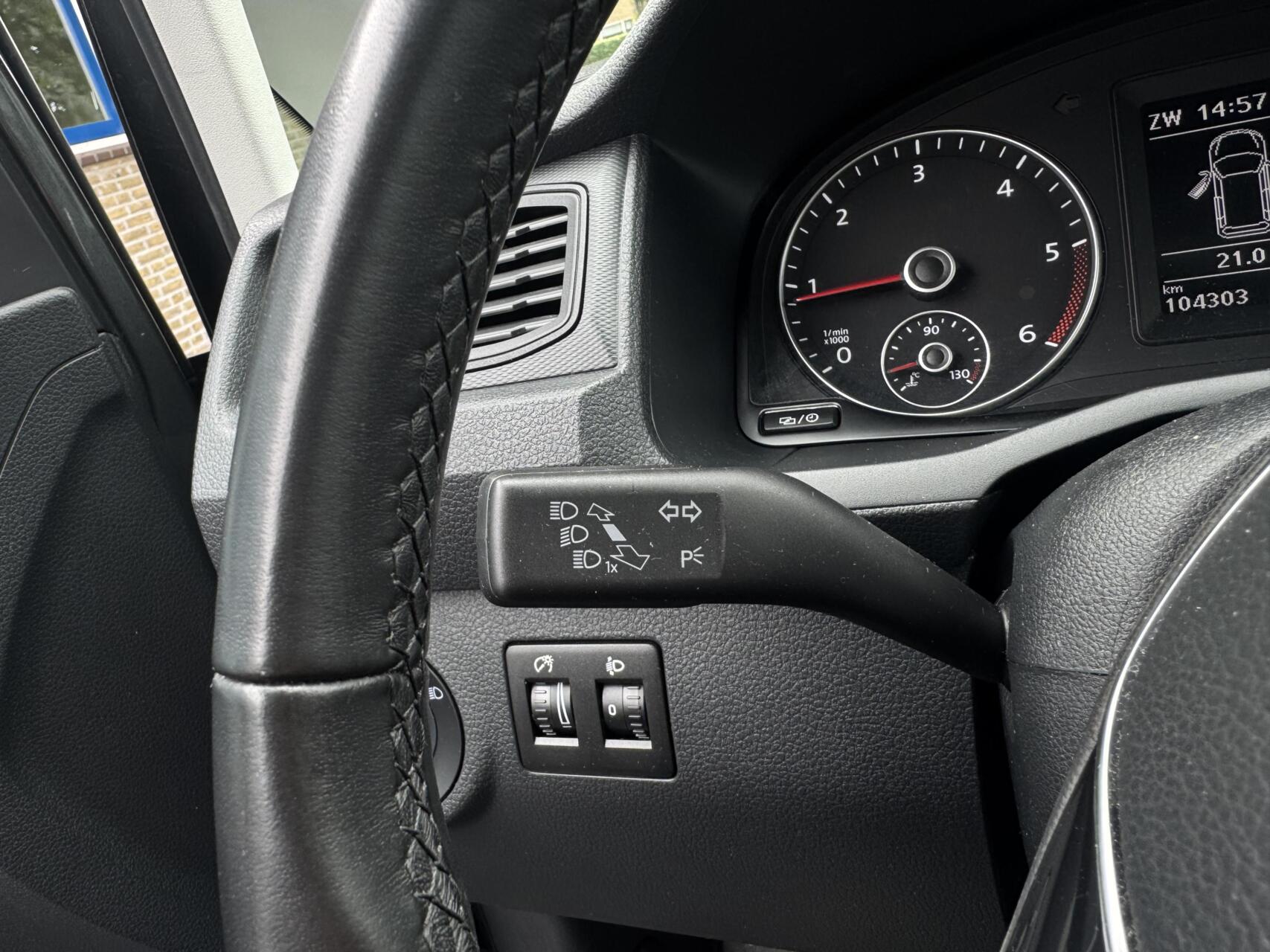 Foto van Volkswagen Caddy Modified Partition Wall