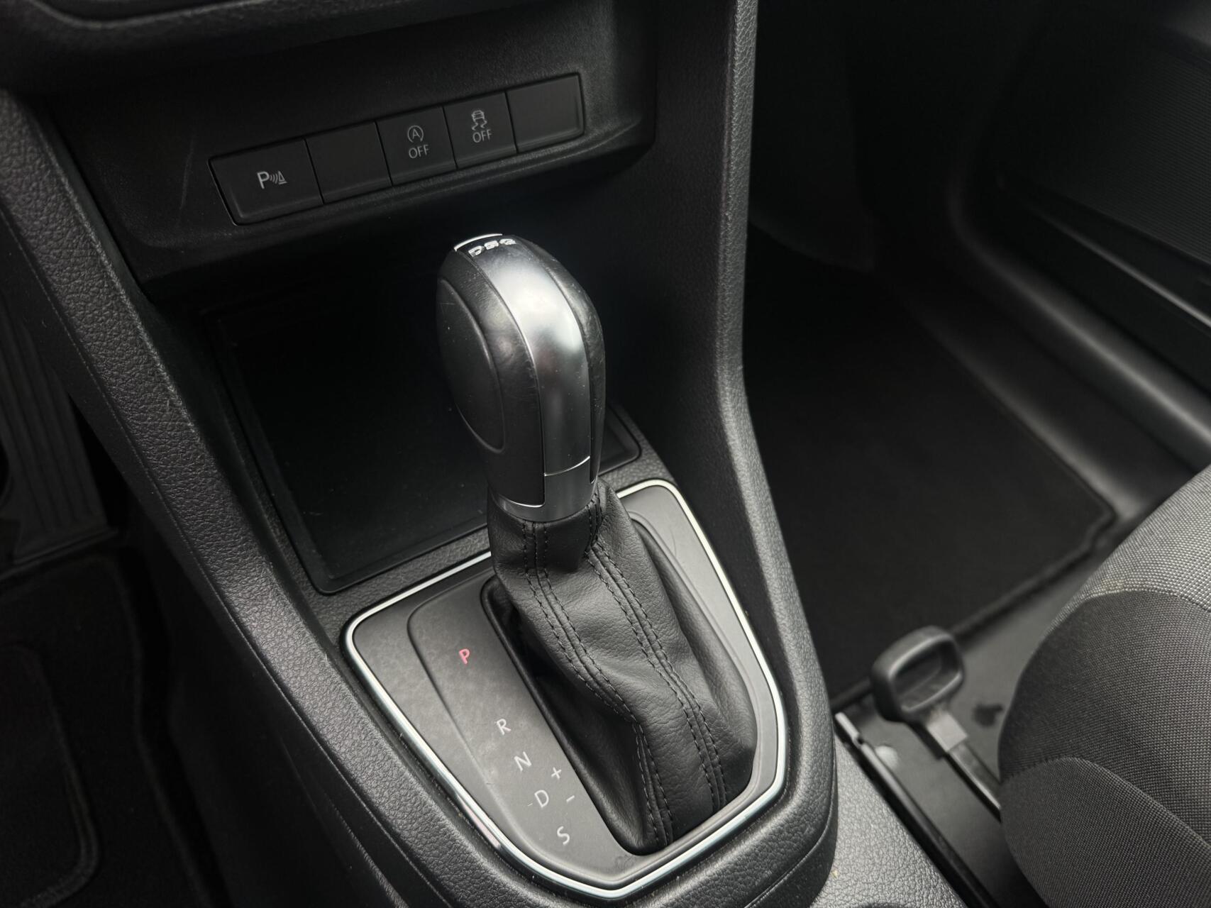 Foto van Volkswagen Caddy Modified Partition Wall