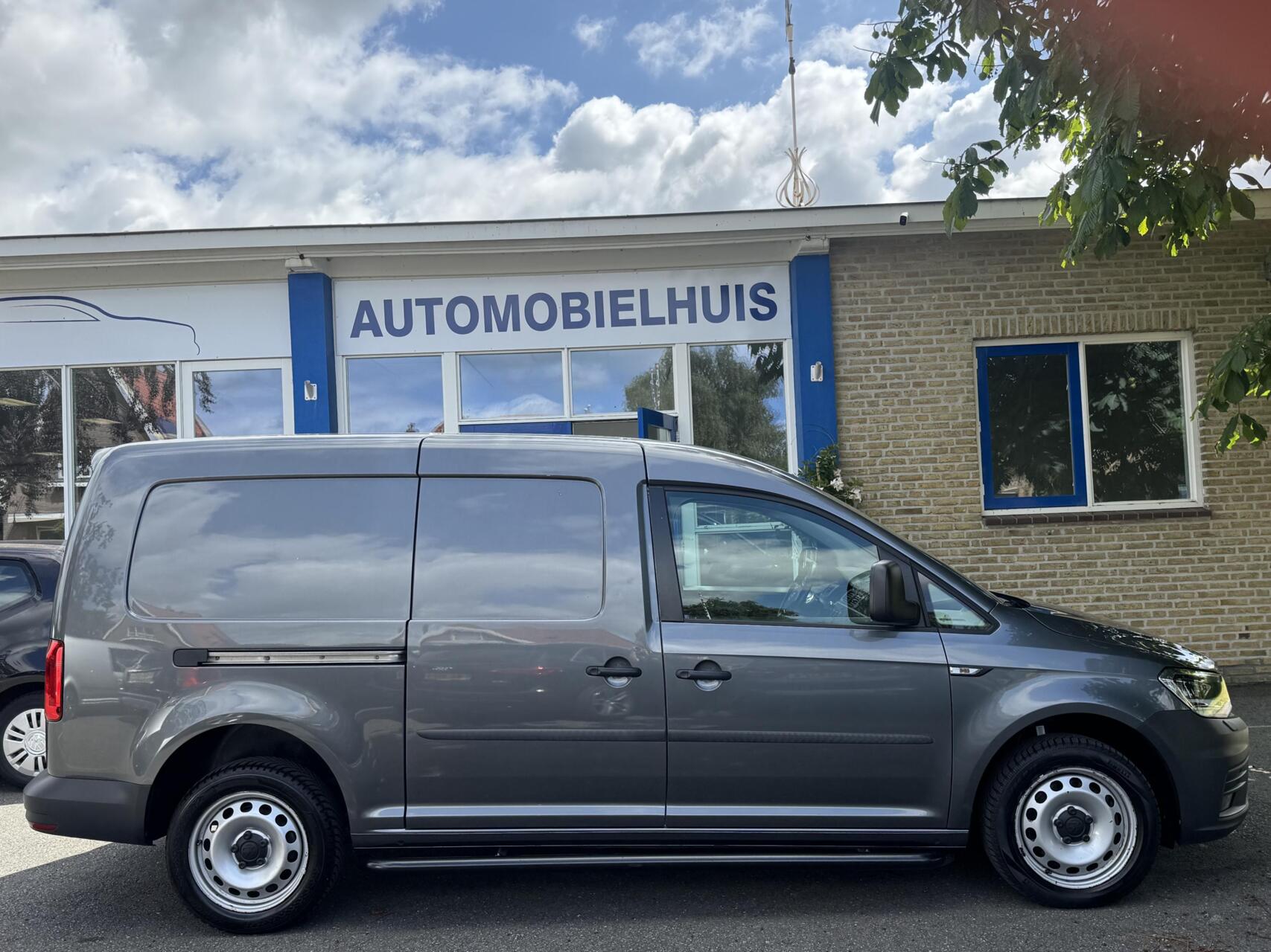 Foto van Volkswagen Caddy Modified Partition Wall