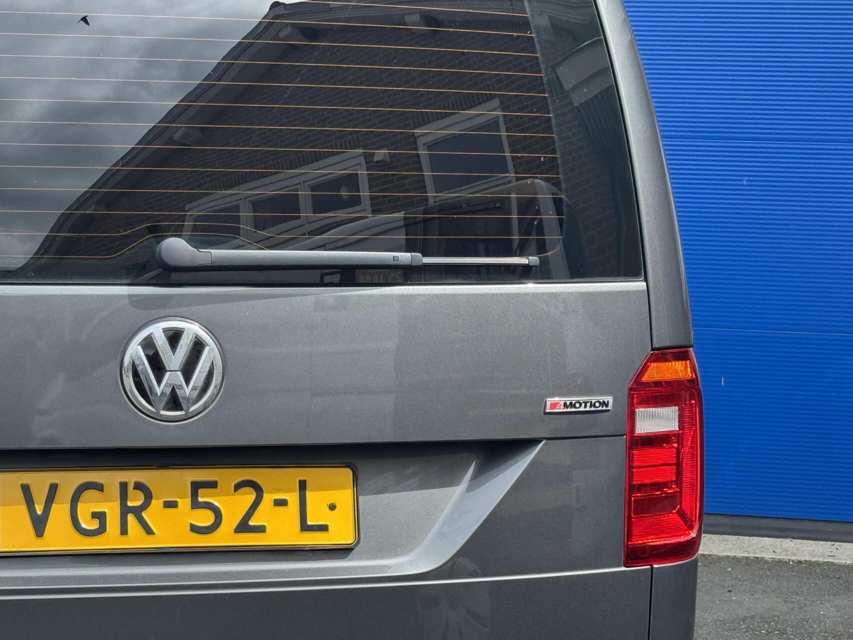 Foto van Volkswagen Caddy Modified Partition Wall