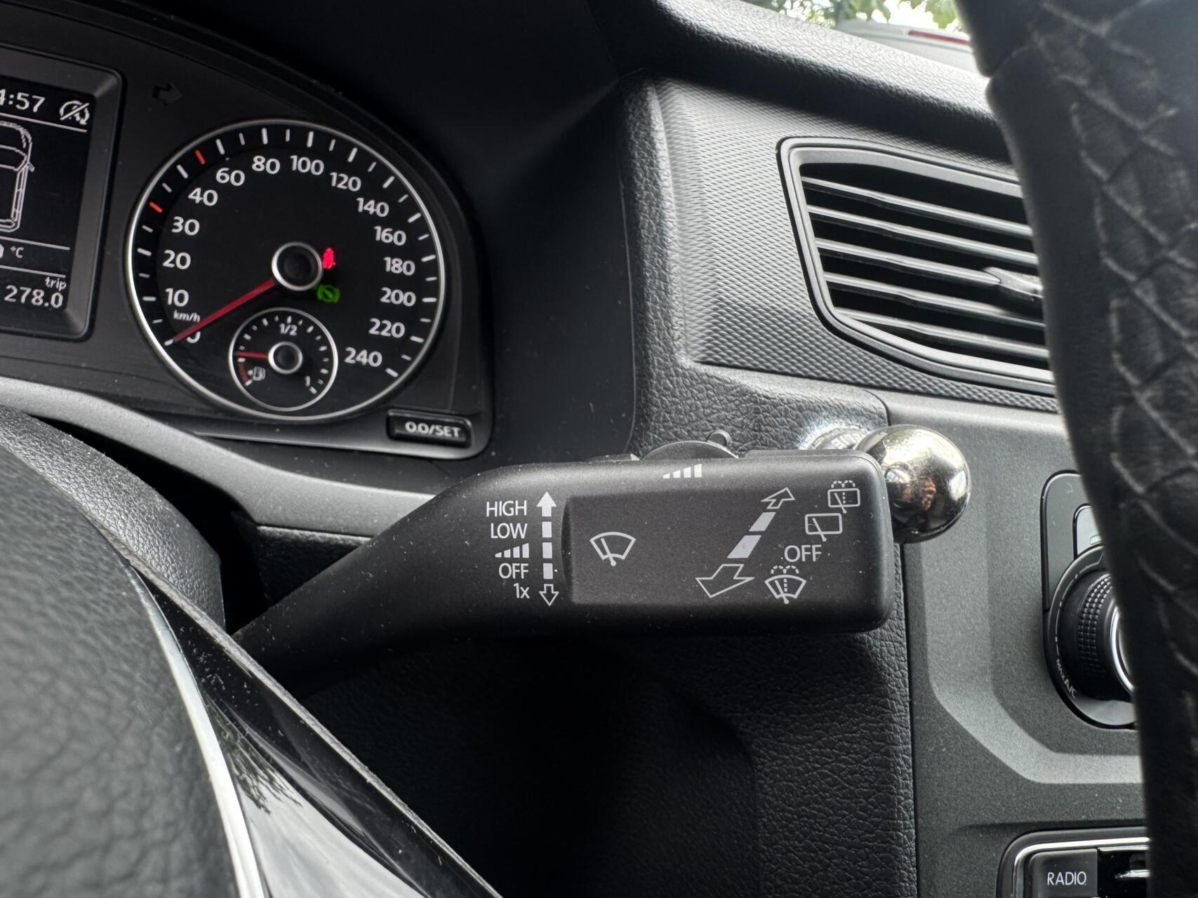 Foto van Volkswagen Caddy Modified Partition Wall