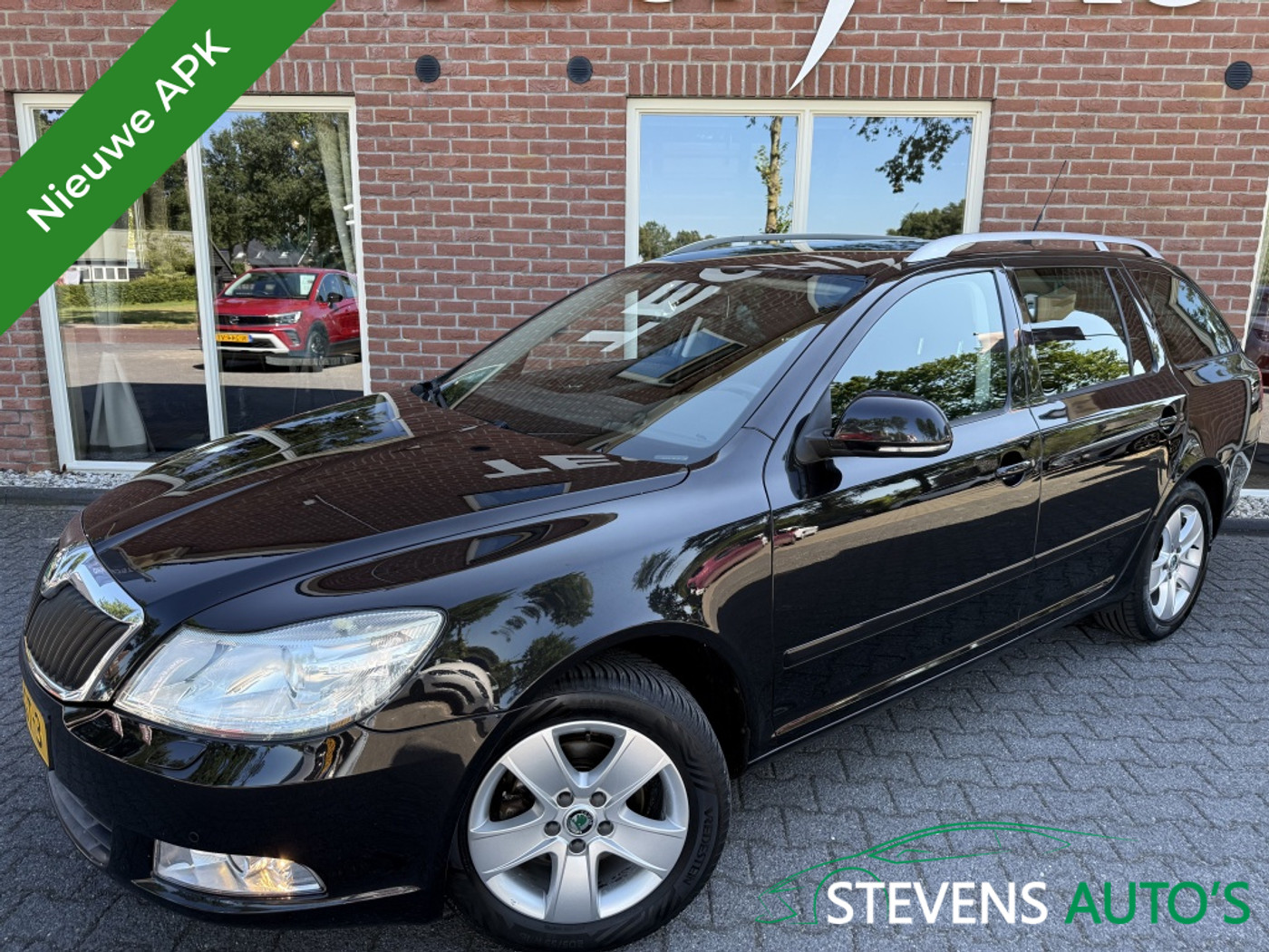 Skoda Octavia 1.4 TSI Elegance Bns NIEUWE APK / NAVI / CLIMA / CRUISE 2009 - voorkant