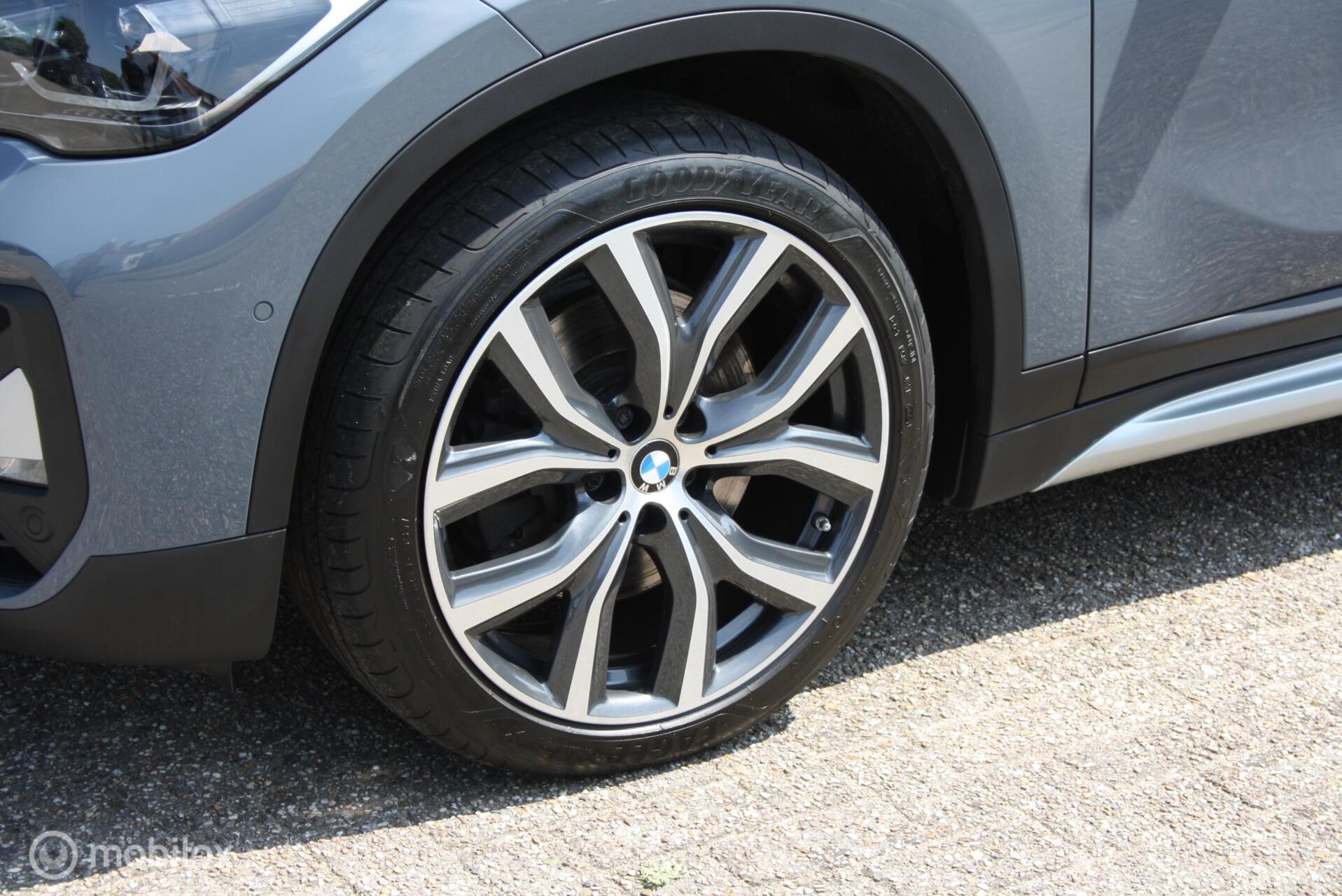 Foto van BMW X1 Xdrive25e
