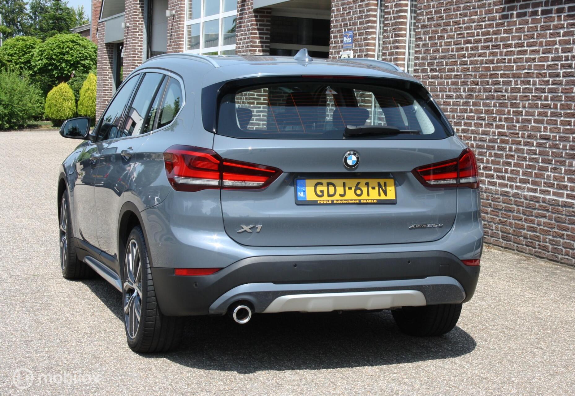 Foto van BMW X1 Xdrive25e