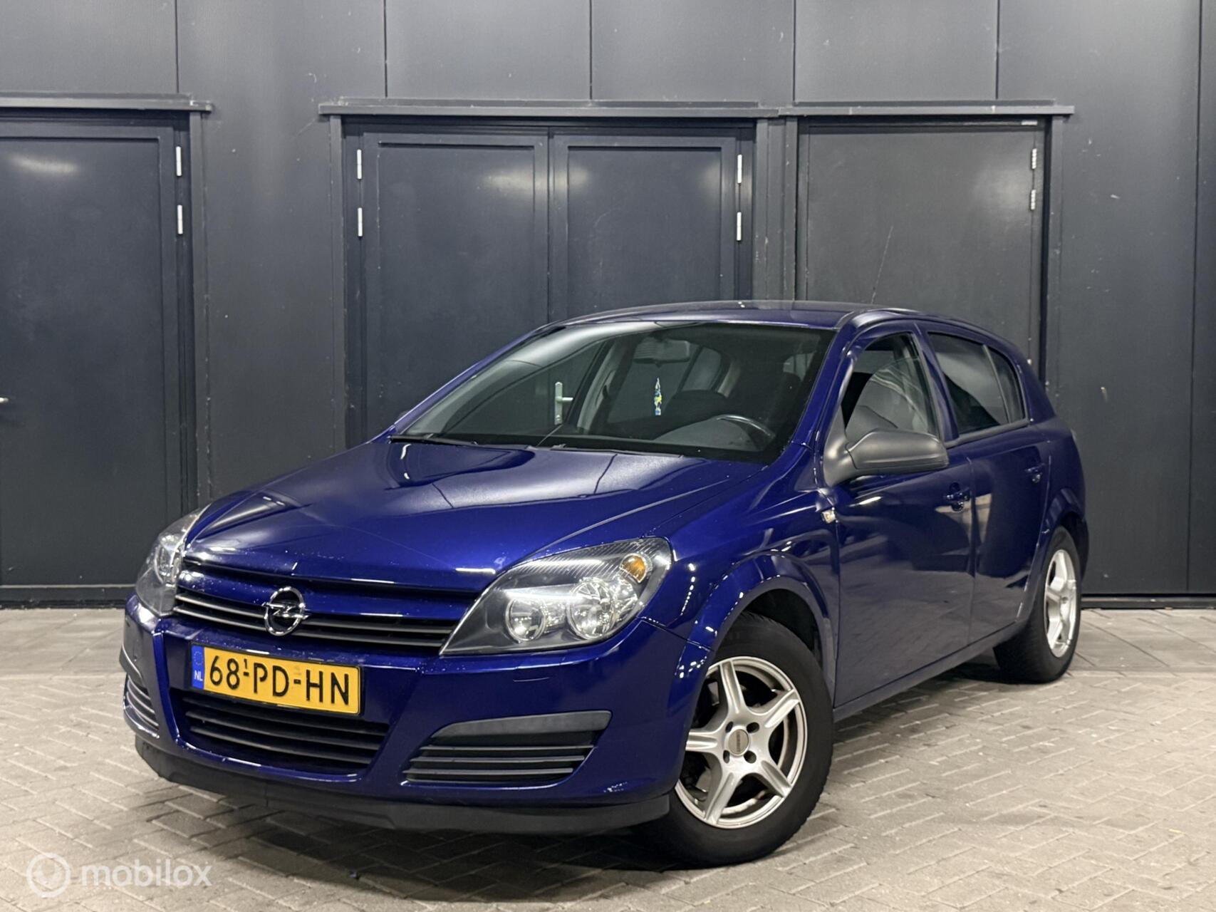 Opel Astra 1.6 Essentia AUT/carplay/trekhaak/airco/cruise 2004 - voorkant