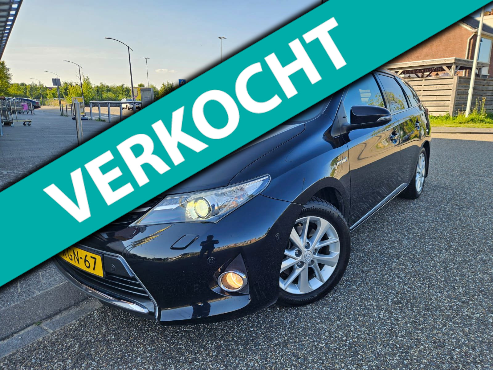 Toyota Toyota Auris 1.8 Hybrid Lease+ GARANTIE Leer bekleding 2014 - voorkant