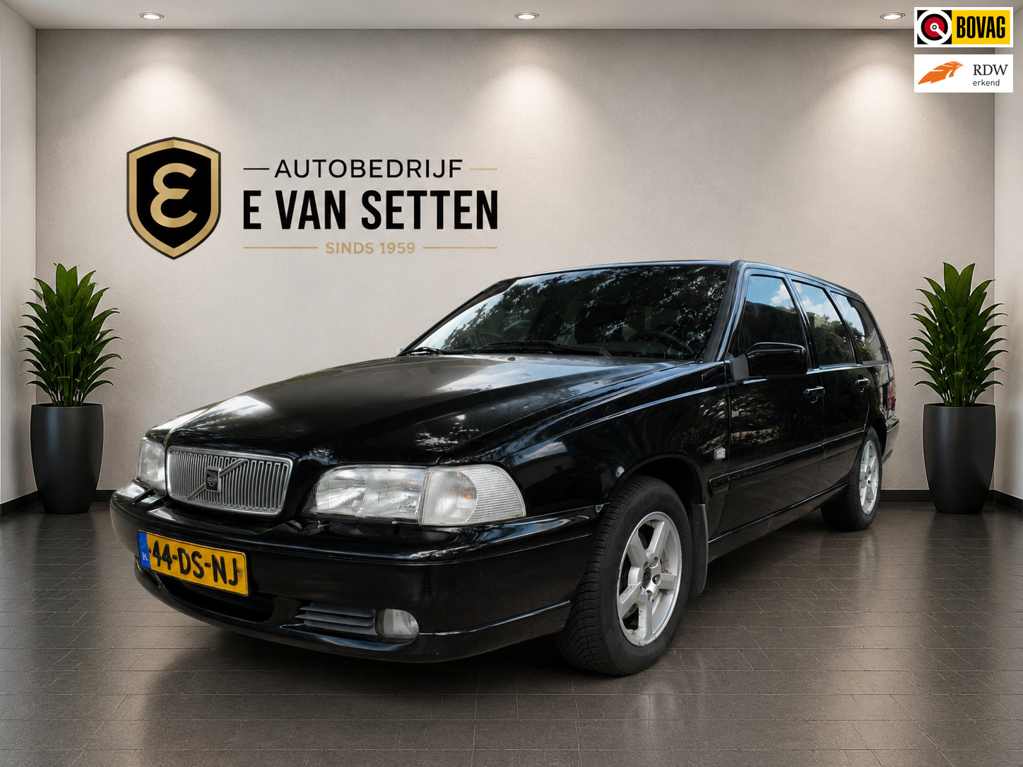 Volvo V70 2.4 Classic Nieuwe Distributie Set 1999 - voorkant