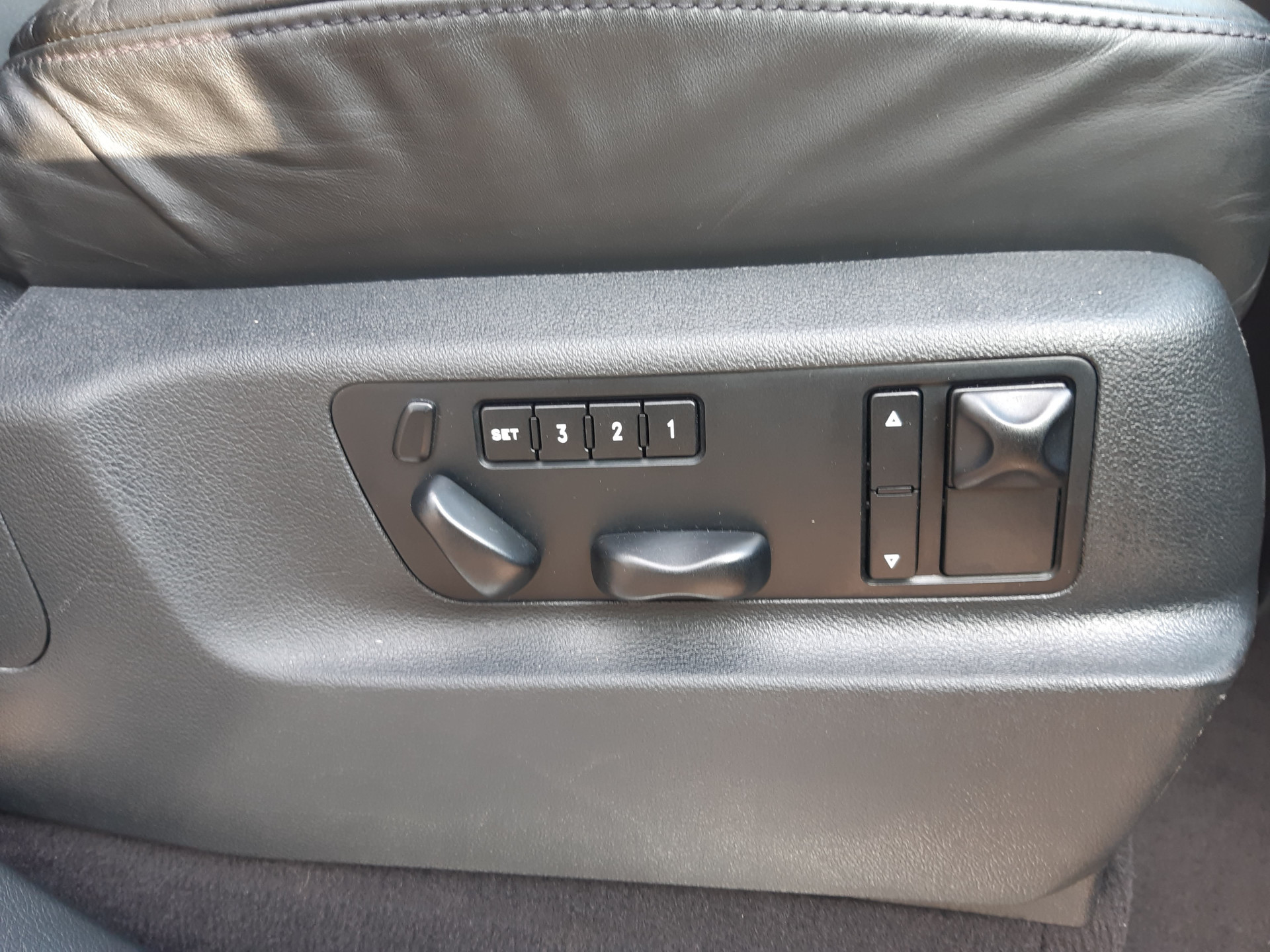 Foto van Porsche Cayenne GTS