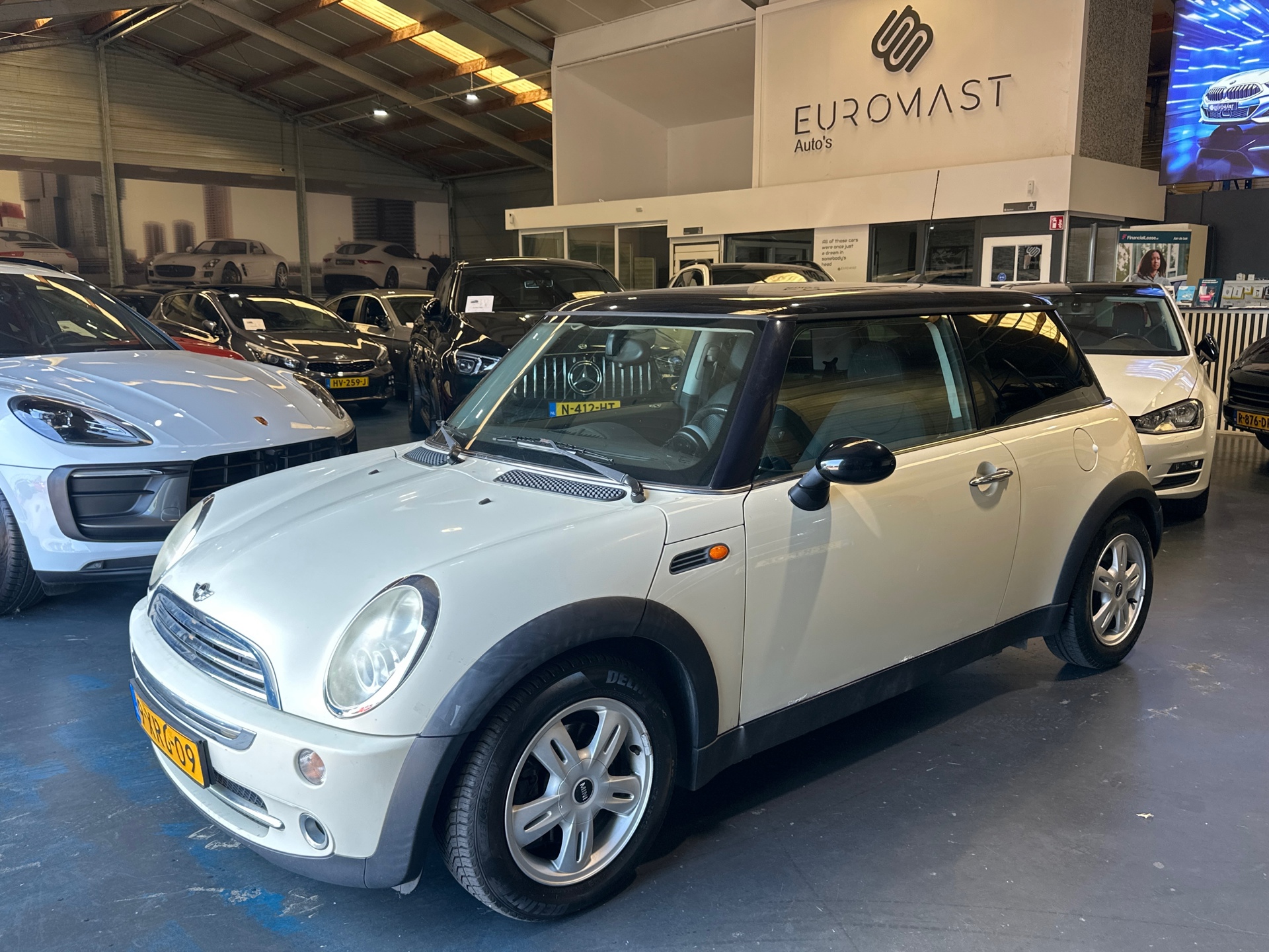 Mini Mini Cooper 1.6 Cooper Pepper Airco - Nieuw apk - Panoramadak 2004 - voorkant