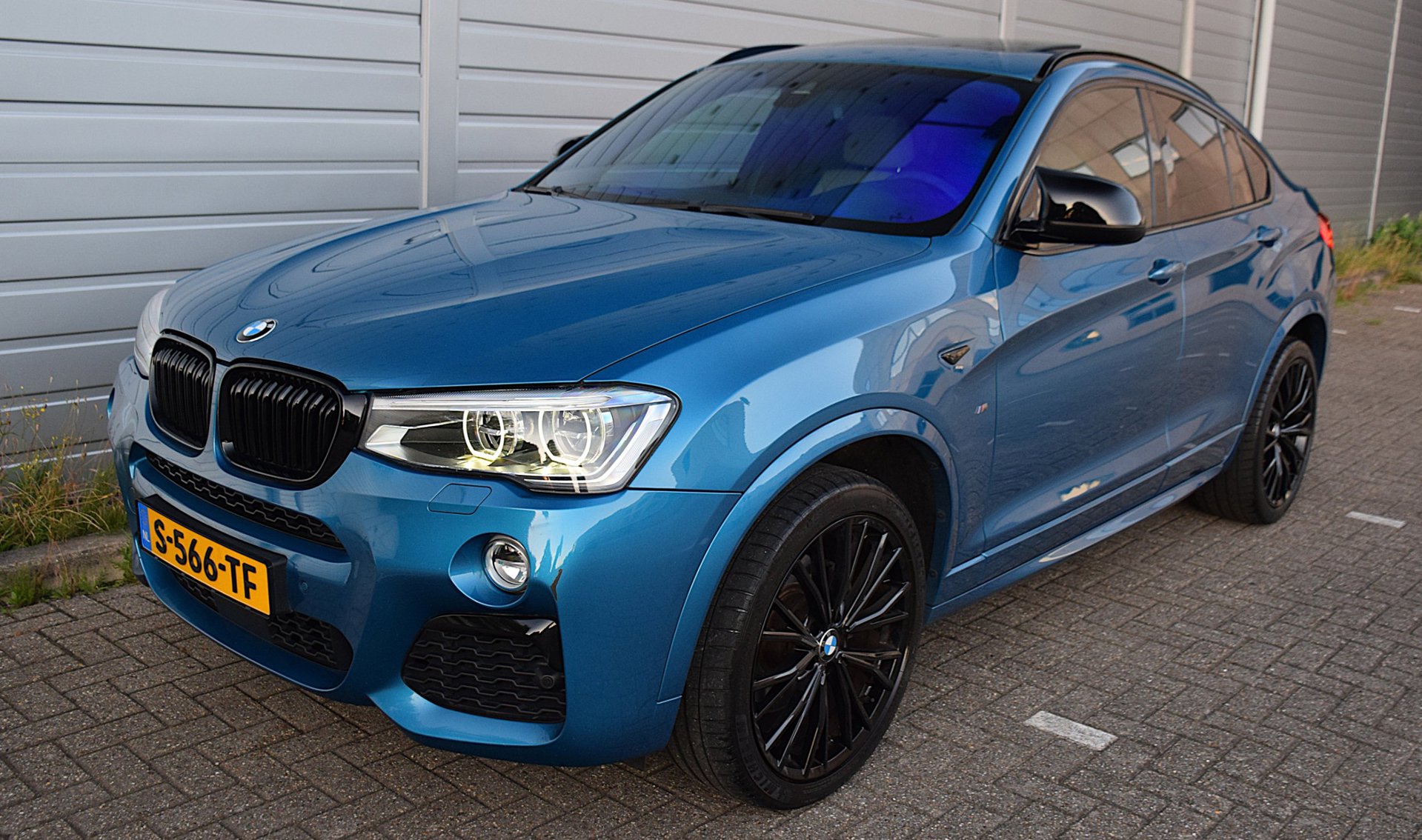 Foto van BMW X4 M40i