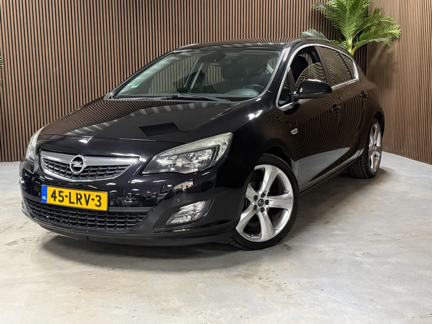 Opel Astra 1.6 Sport 2011 - voorkant