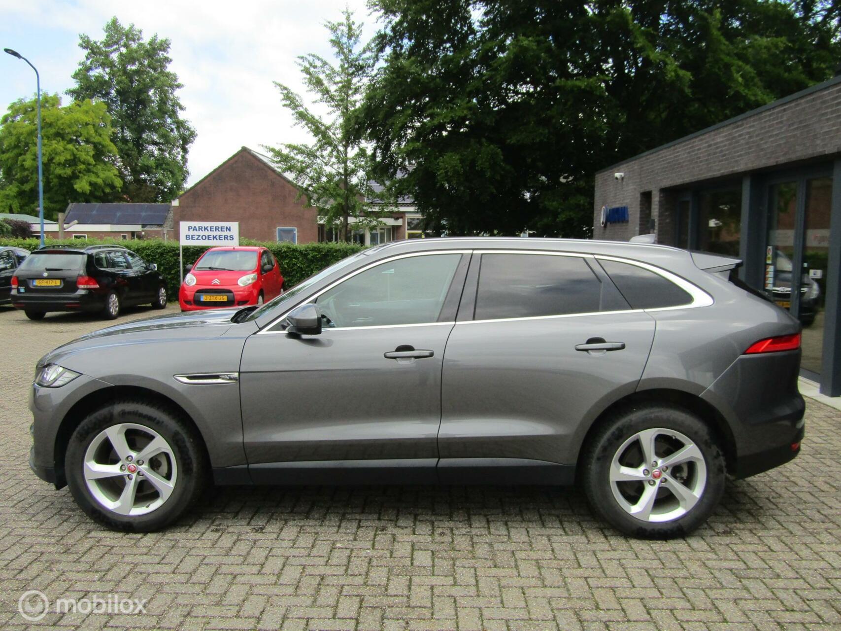 Foto van Jaguar F-pace