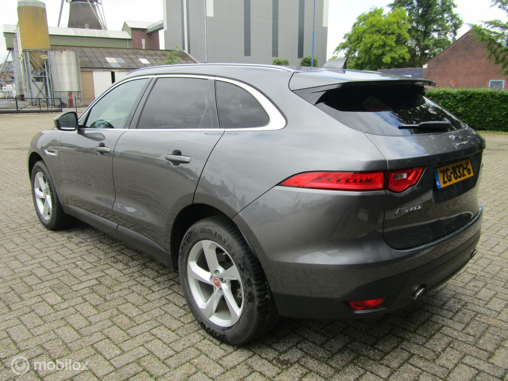 Foto van Jaguar F-pace