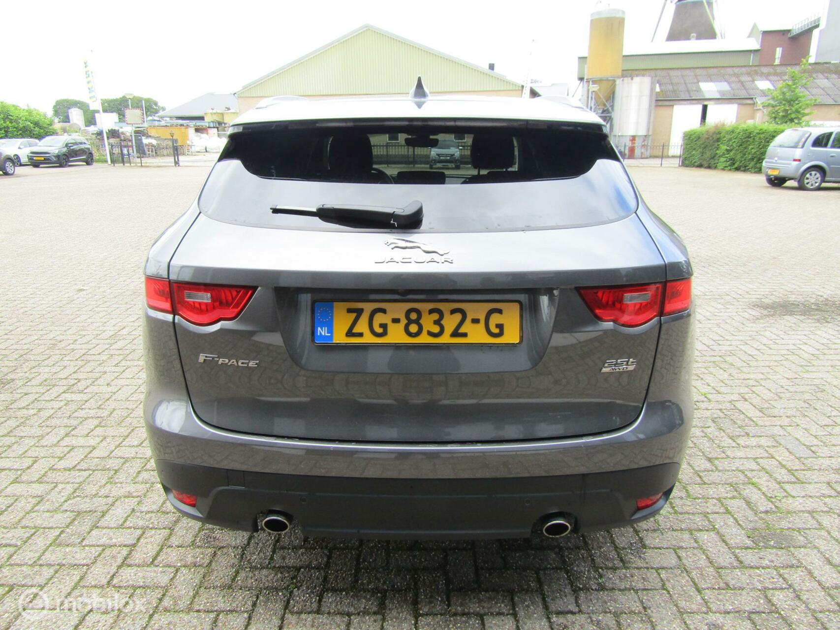 Foto van Jaguar F-pace
