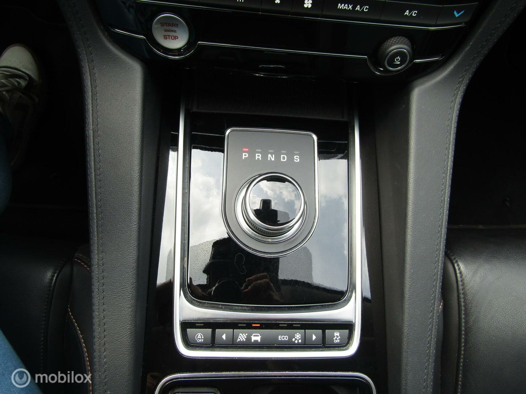 Foto van Jaguar F-pace