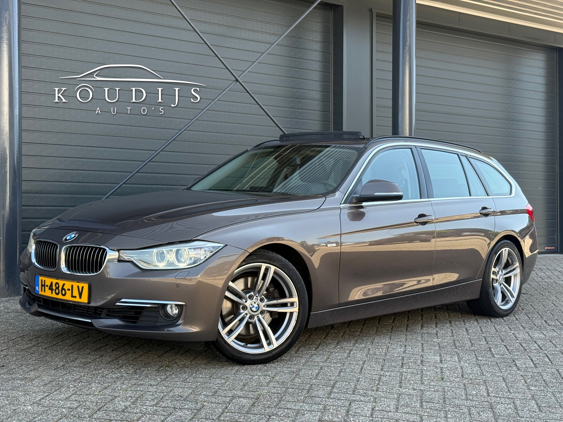 BMW 328i 328i High Executive, Panodak, Leder, Stoel/stuurverw., Volledig onderhouden 2013 - voorkant