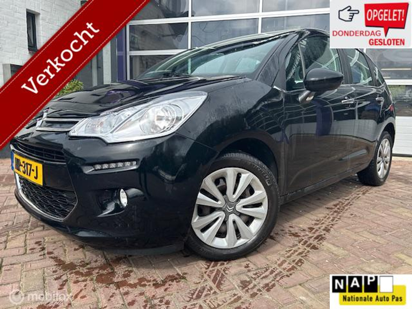 Citroen C3 1.2 PureTech Exclusive * AIRCO * PANORAMA RUIT * 2015 - voorkant