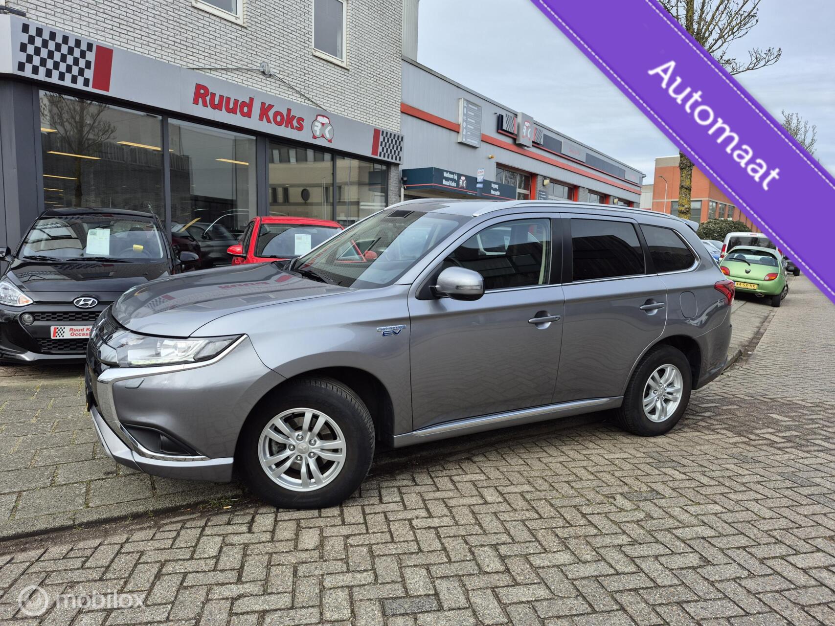 Mitsubishi Outlander 2.4 PHEV PURE / Trekhaak / Dealer onderhouden / 2020 - voorkant