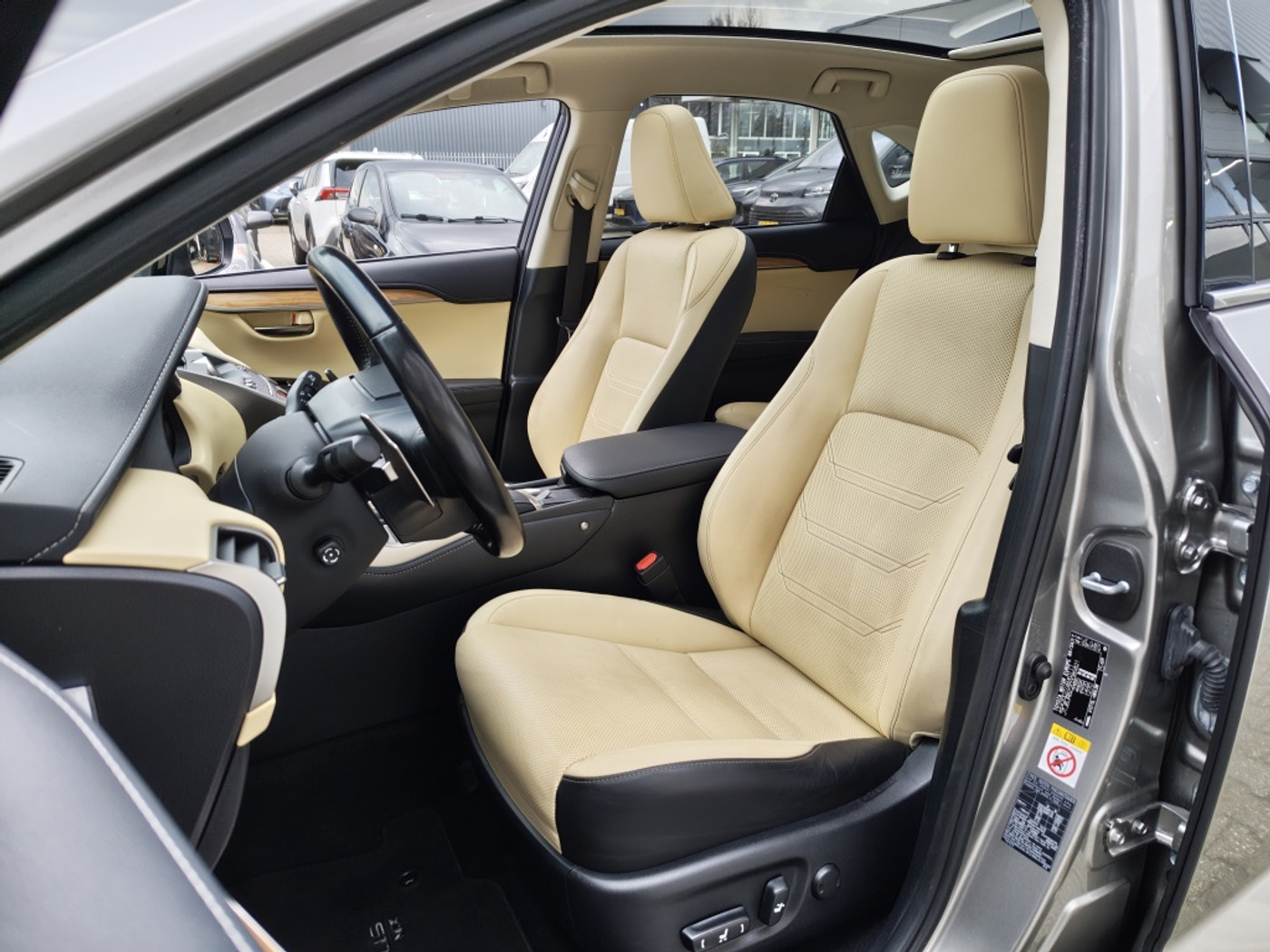 Foto van Lexus Lexus Nx300h