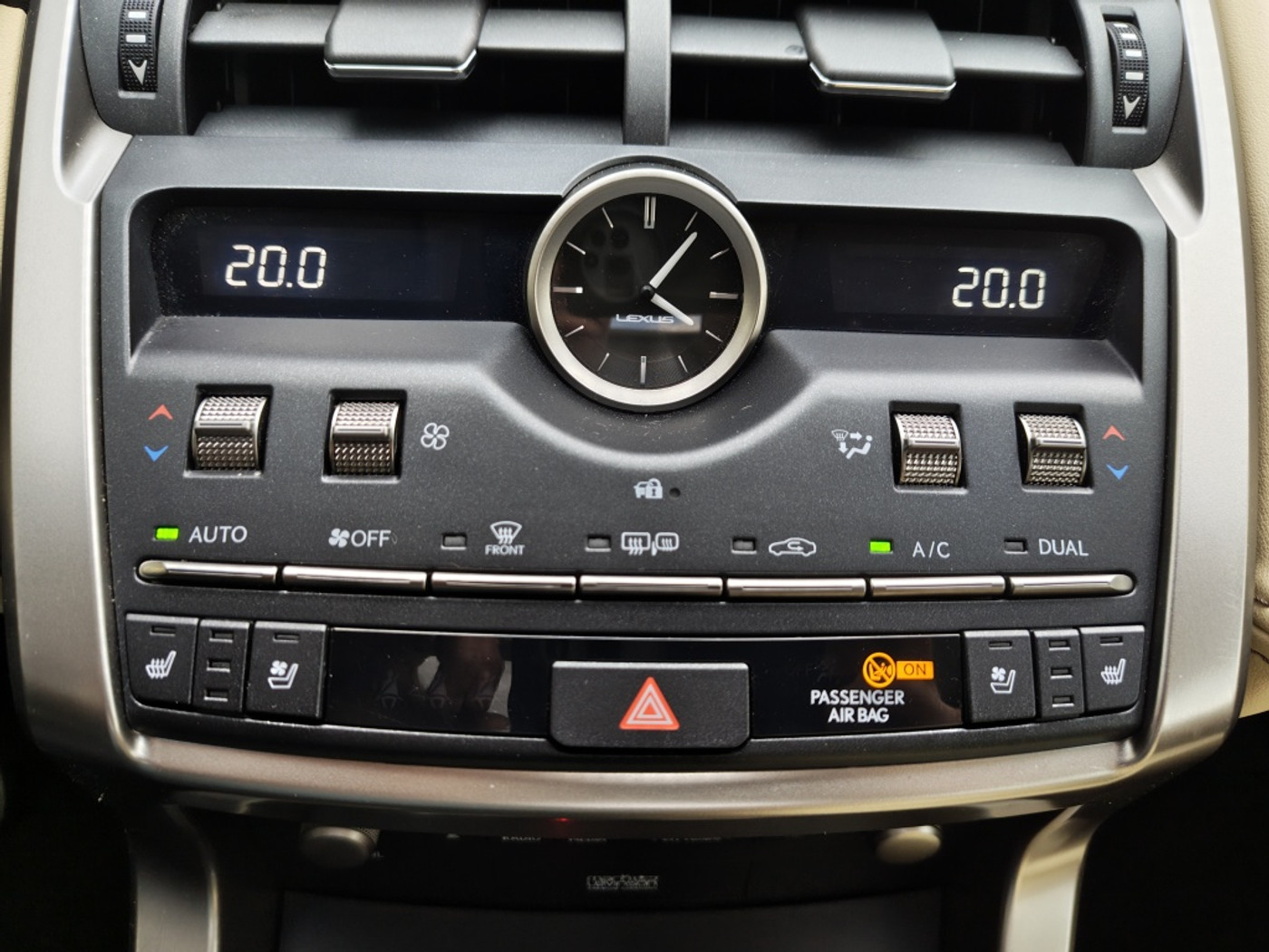 Foto van Lexus Lexus Nx300h