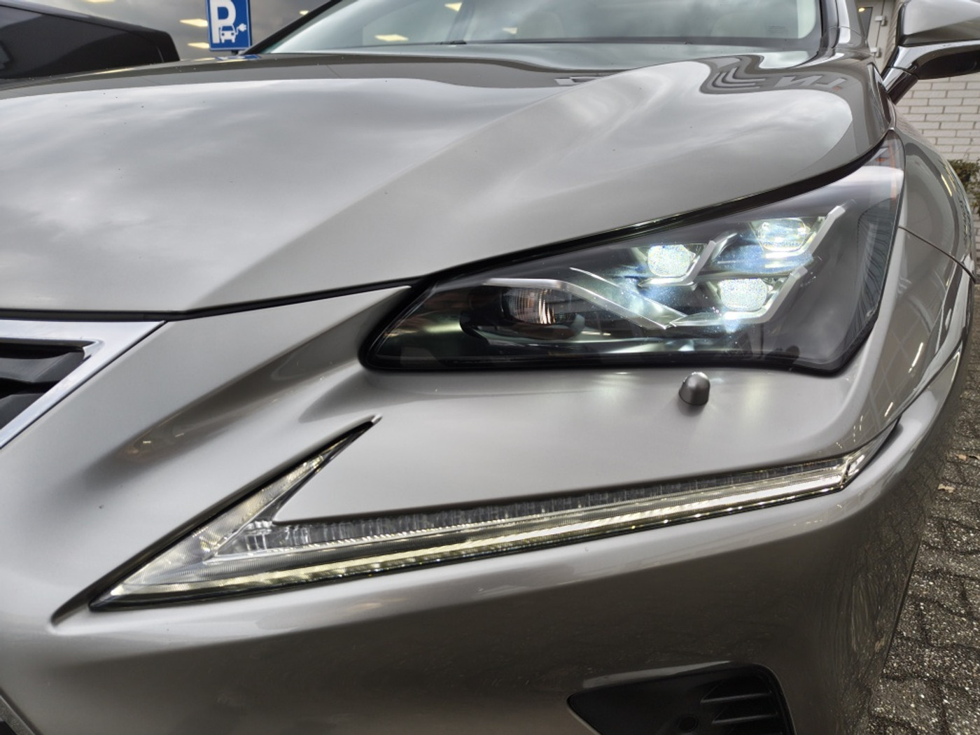 Foto van Lexus Lexus Nx300h