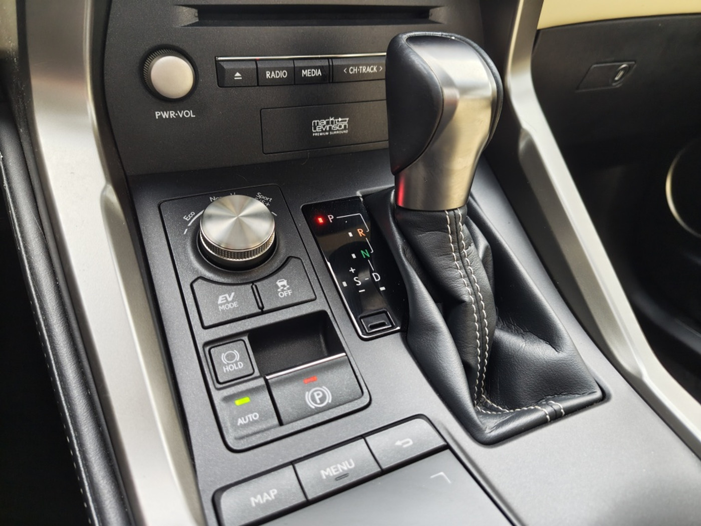 Foto van Lexus Lexus Nx300h