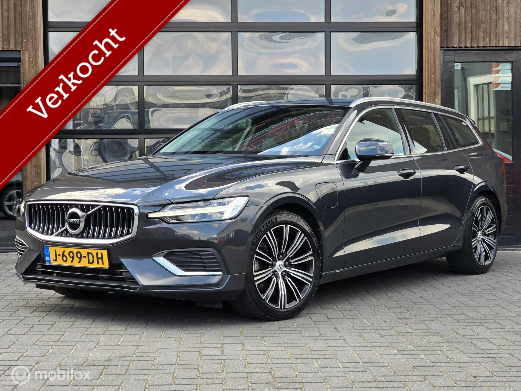 Volvo V60 2.0 T6 Twin Engine AWD R-Design 2020 - voorkant