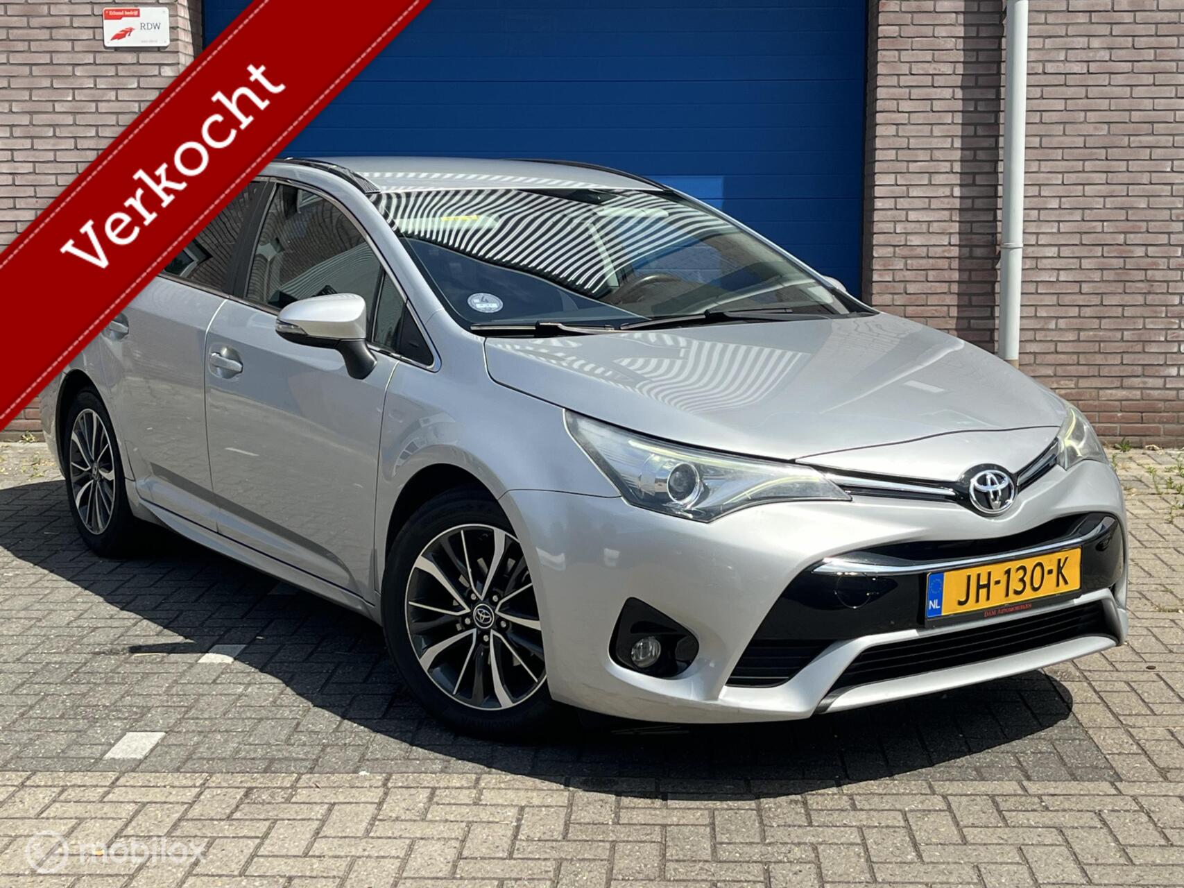 Toyota Toyota Avensis 2.0 VVT-i Lease Pro Automaat 2016 exportprijs ex BPM Luxe en goede auto met NAP en boekjes. 2016 - voorkant
