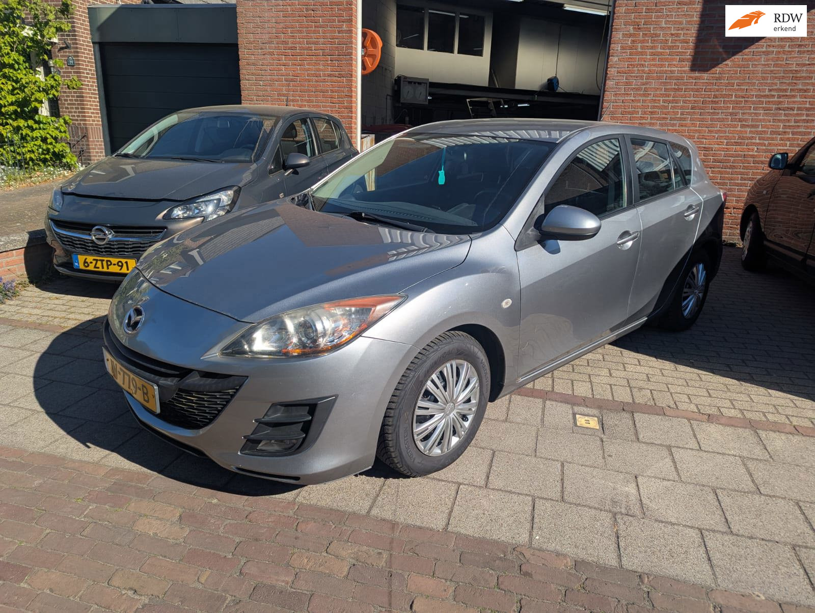 Mazda Mazda 3 1.6 Business 2010 - voorkant