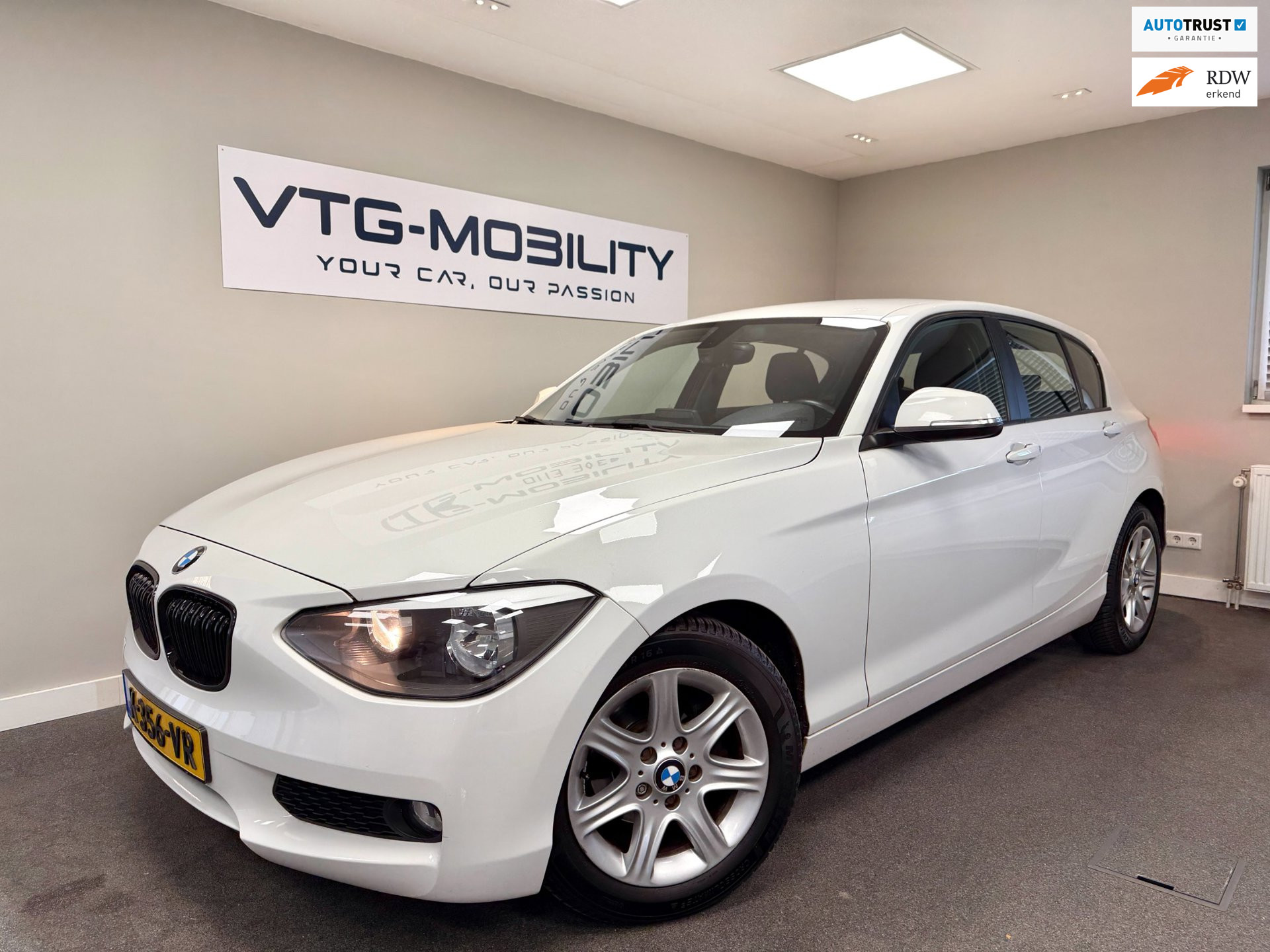 BMW 1er Reihe 116i Business+ Elektrisch Pakket|Airco|PDC A|MultiMedia|Bluetooth|Nieuwe APK 2027 2012 - voorkant
