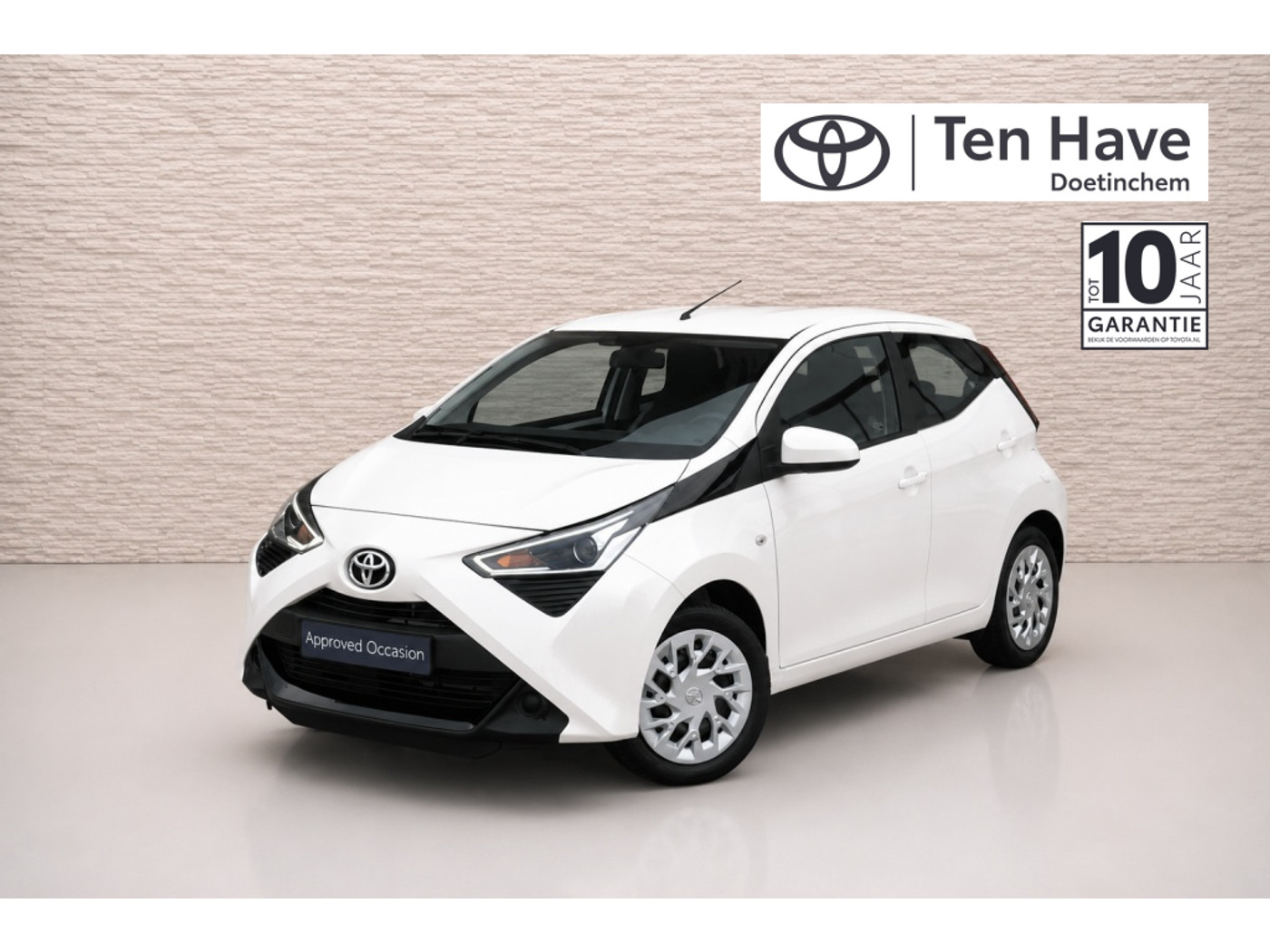 Toyota Toyota Aygo 1.0 VVT-i x-play MT | Achteruitrijcamera | Toerenteller | Smartp 2021 - voorkant