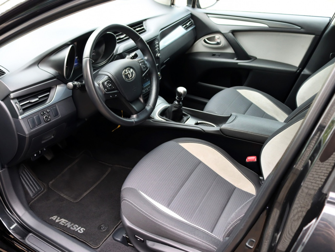 Foto van Toyota Avensis Touring Sports
