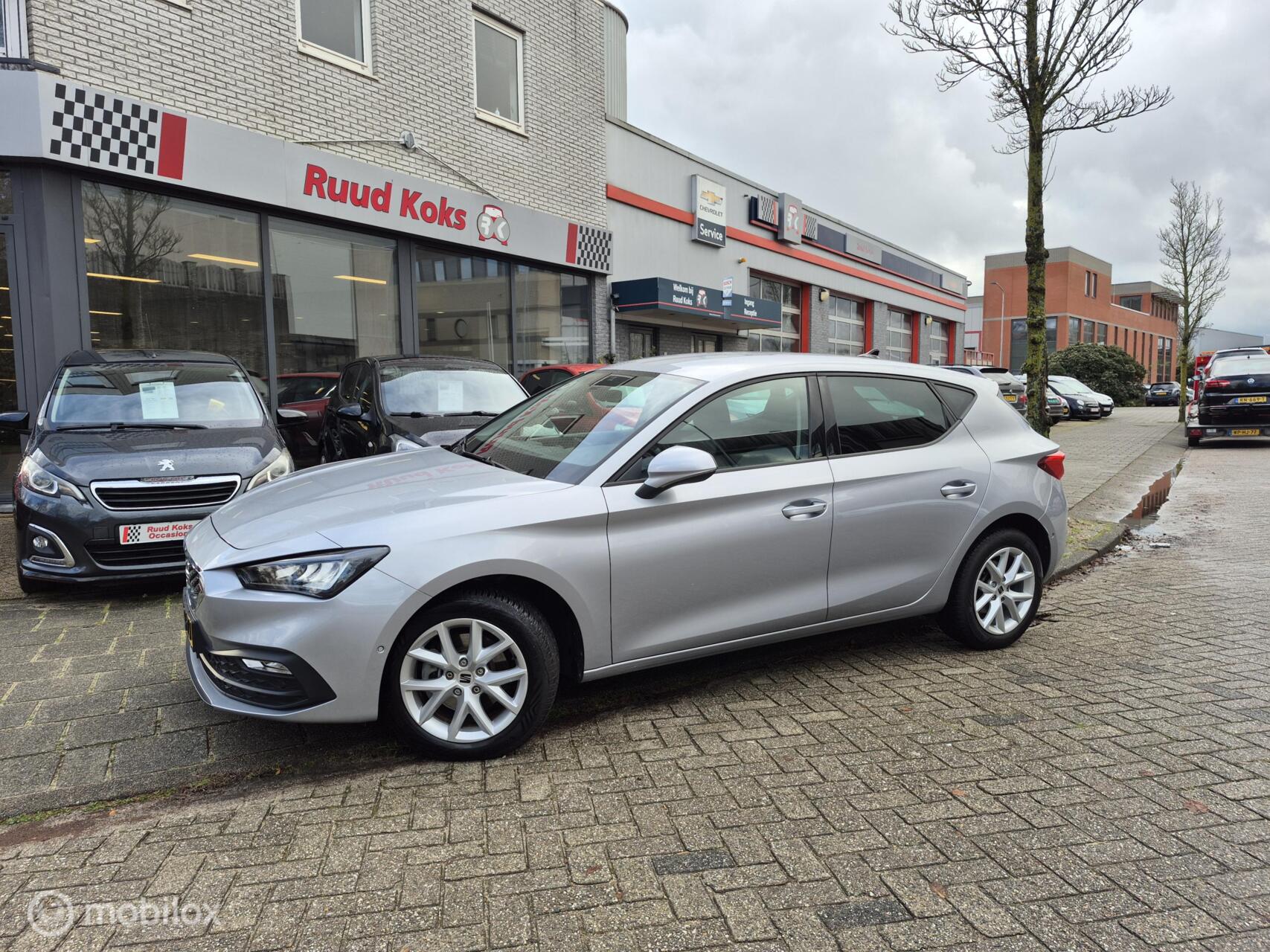 Seat Seat Leon 1.0 TSI STYLE BUSINESS INTENSE / Camera / Carplay / 2021 - voorkant
